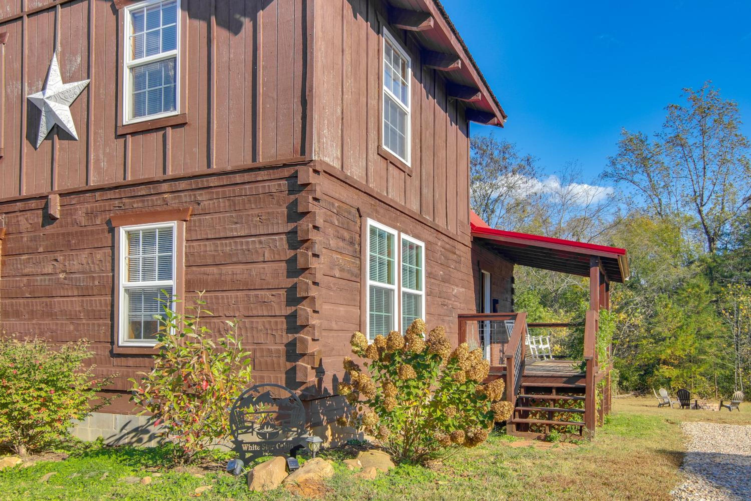 Hike and Unwind, Peaceful Wooded Retreat in Newport