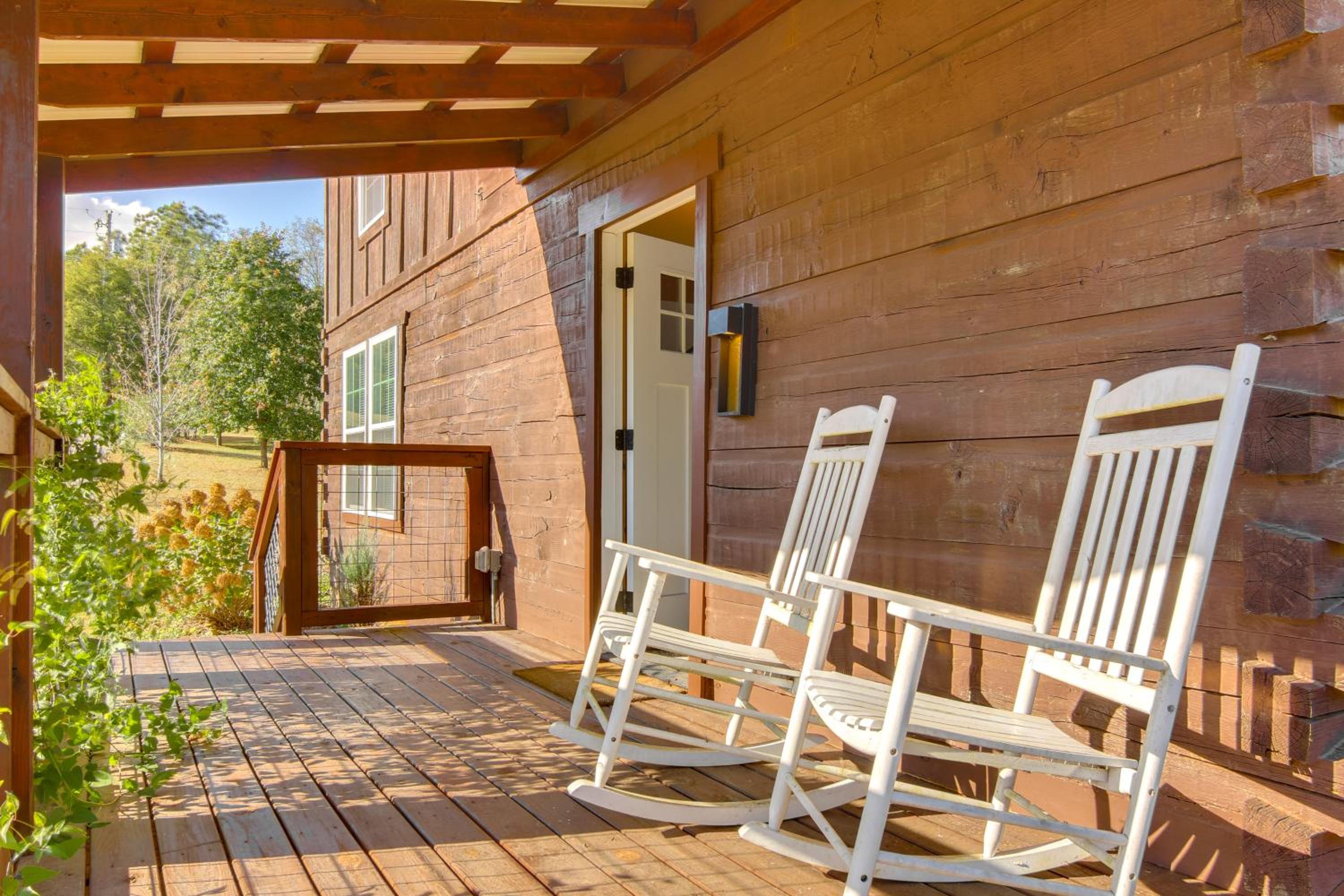Hike and Unwind, Peaceful Wooded Retreat in Newport