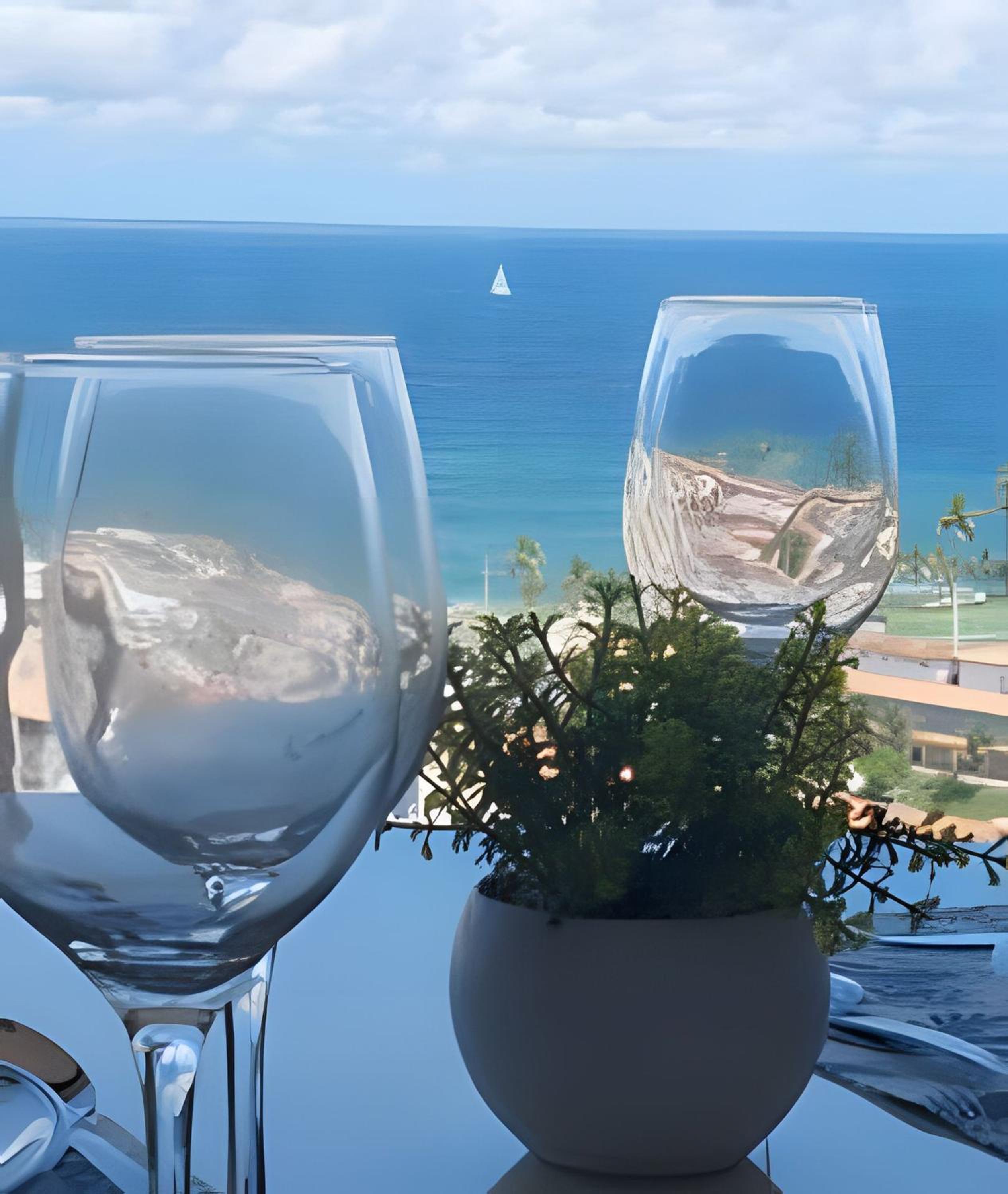 BLUE OASIS: Sea View in vibrant Rio Vermelho!