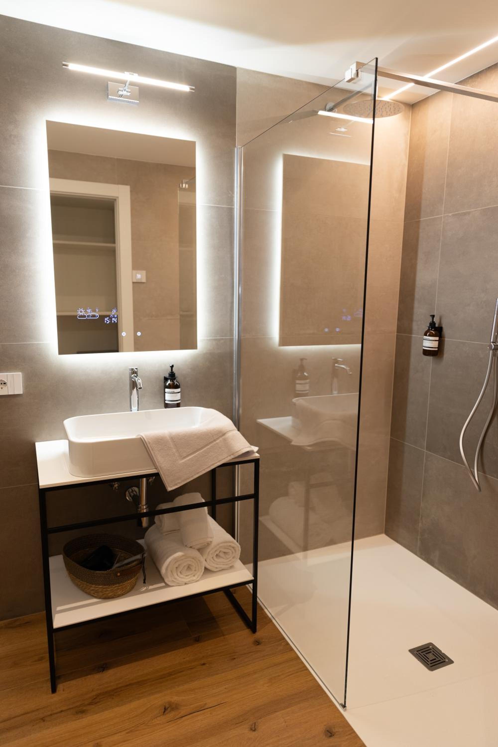 ecHo Apartments & SPA