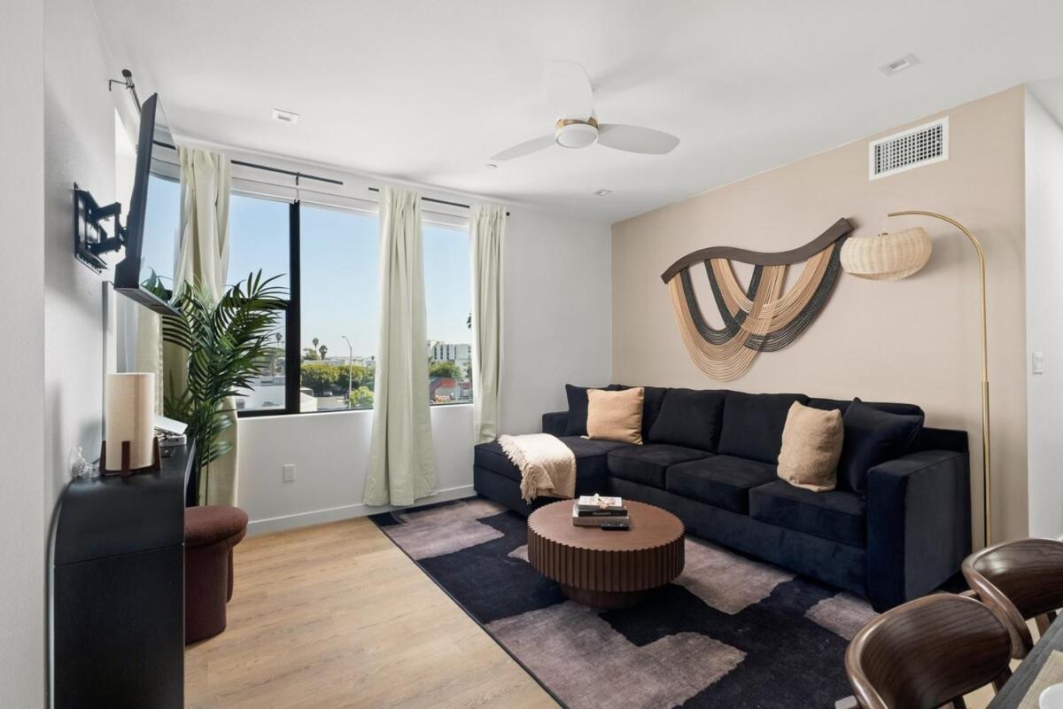 Near Beach & Airport with King Bed & EV Charger