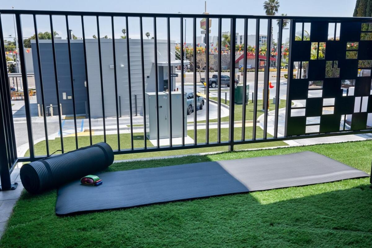 Near Beach & Airport with King Bed & EV Charger