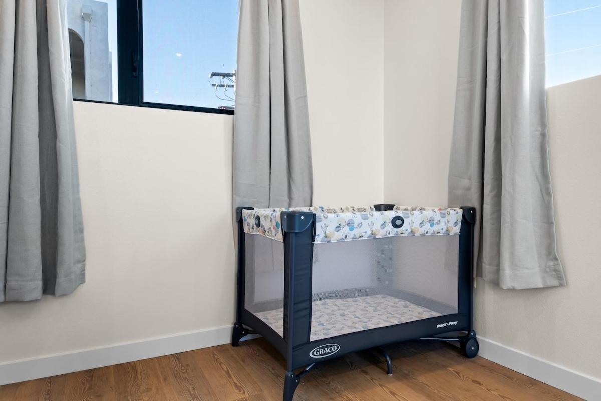 Near Beach & Airport with King Bed & EV Charger