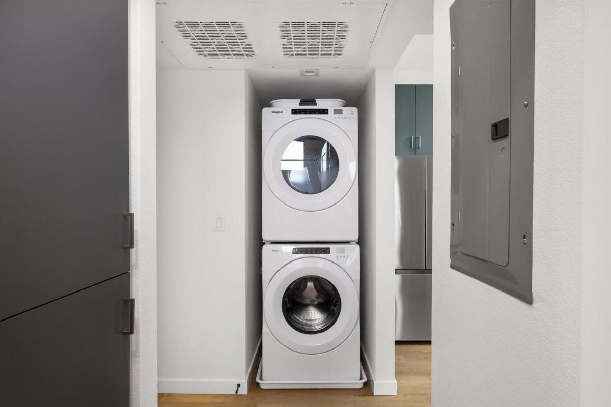 Near Beach & Airport with King Bed & EV Charger