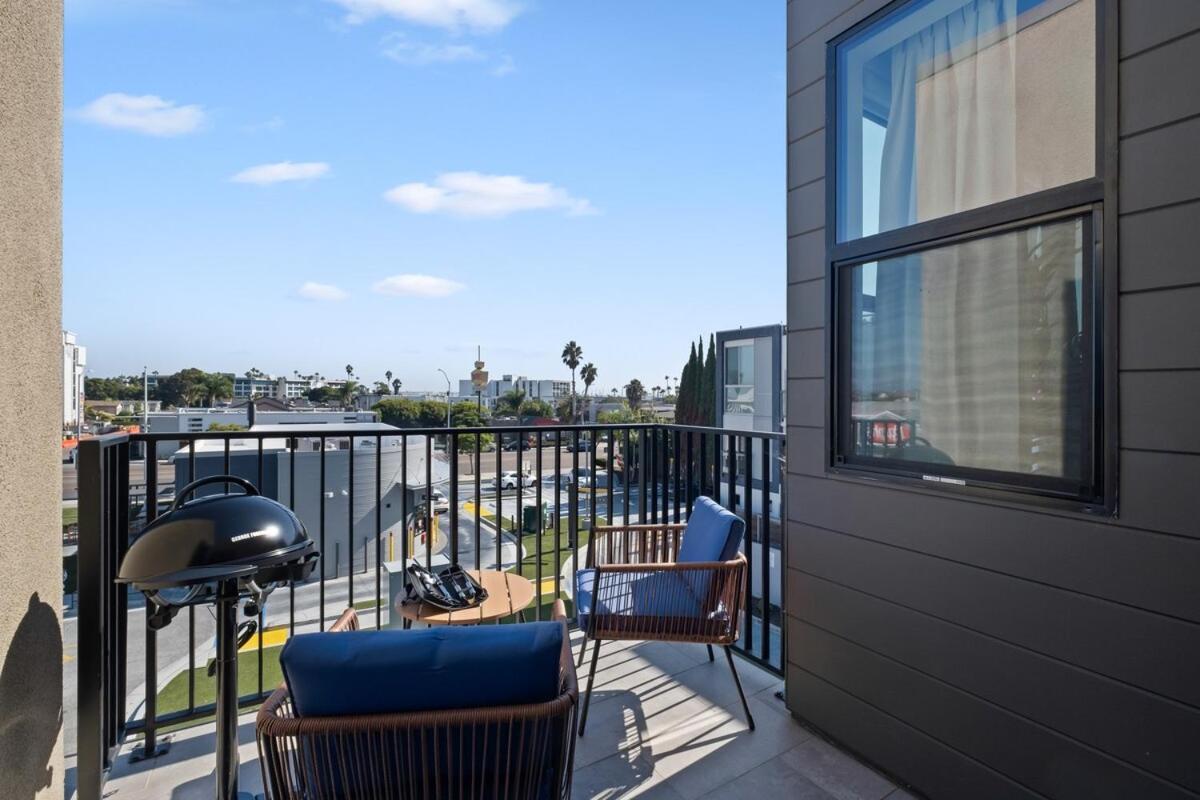 Near Beach & Airport with King Bed & EV Charger