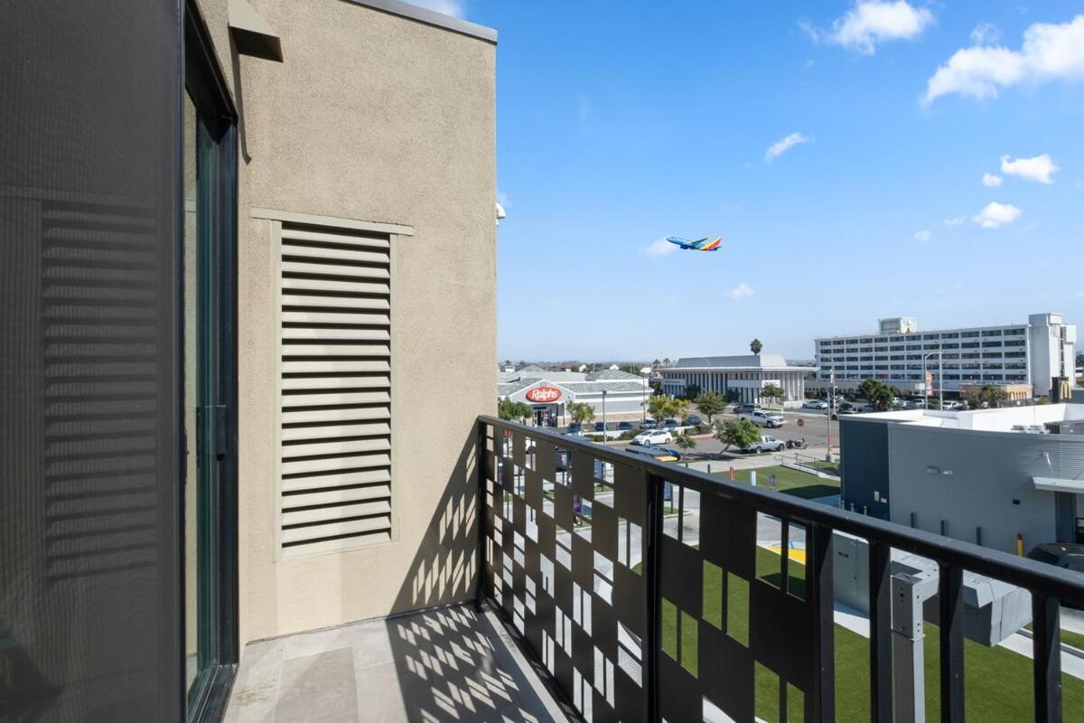Near Beach & Airport with King Bed & EV Charger