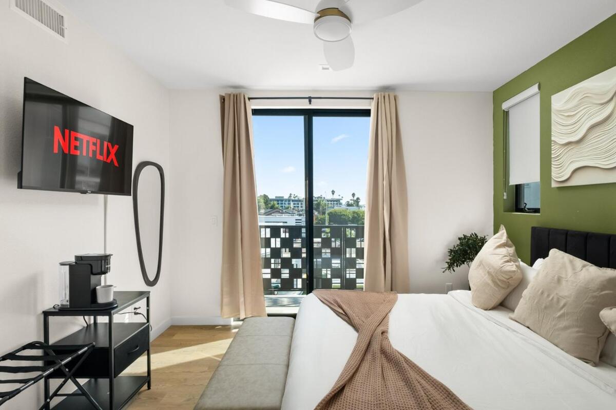 Near Beach & Airport with King Bed & EV Charger