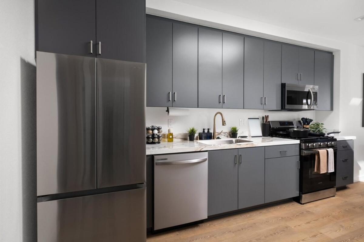 Near Beach & Airport with King Bed & EV Charger