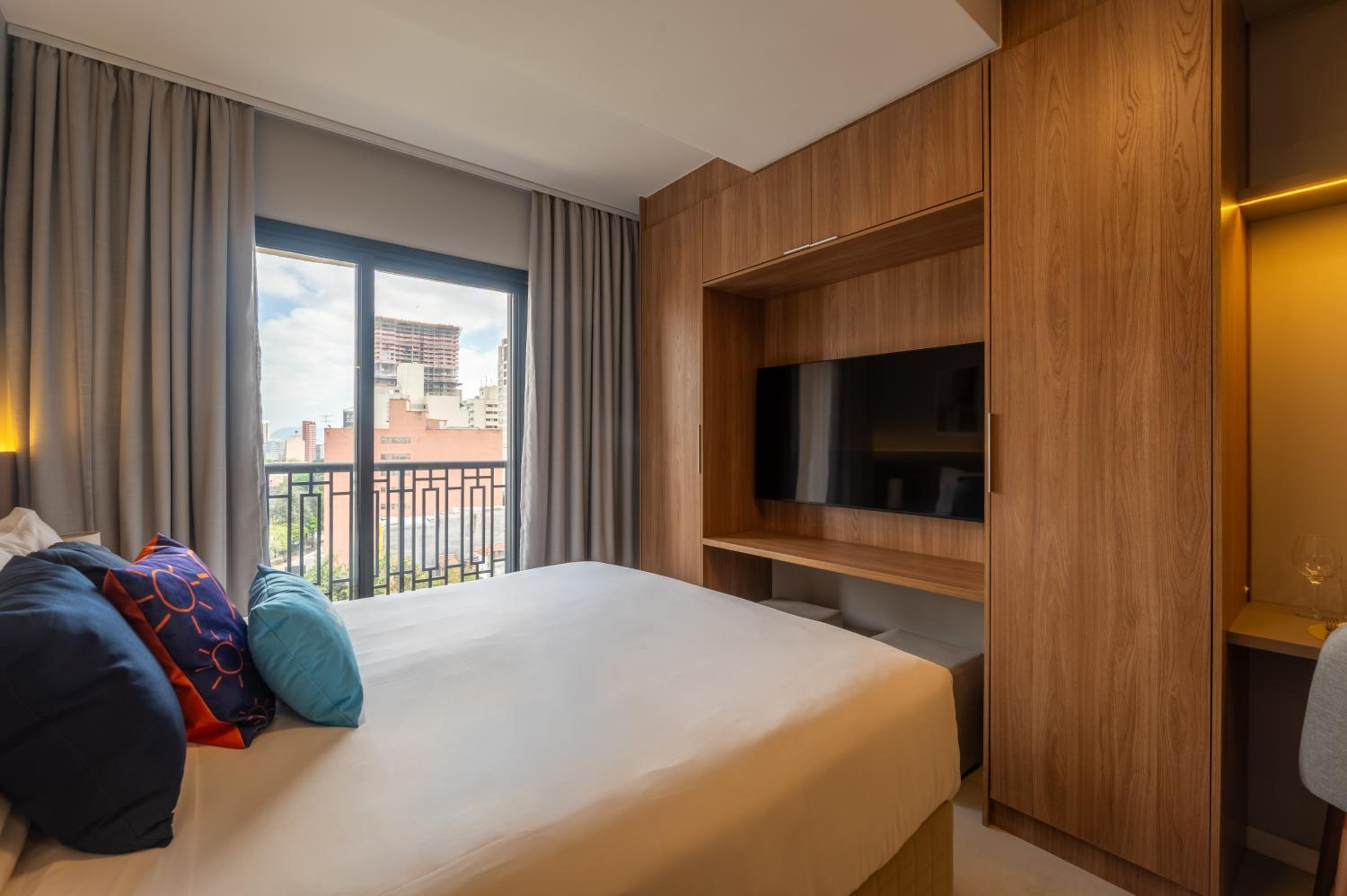 Upper West Perdizes by Xtay - Allianz Parque 500 m away: modern studio with kitchen and city view