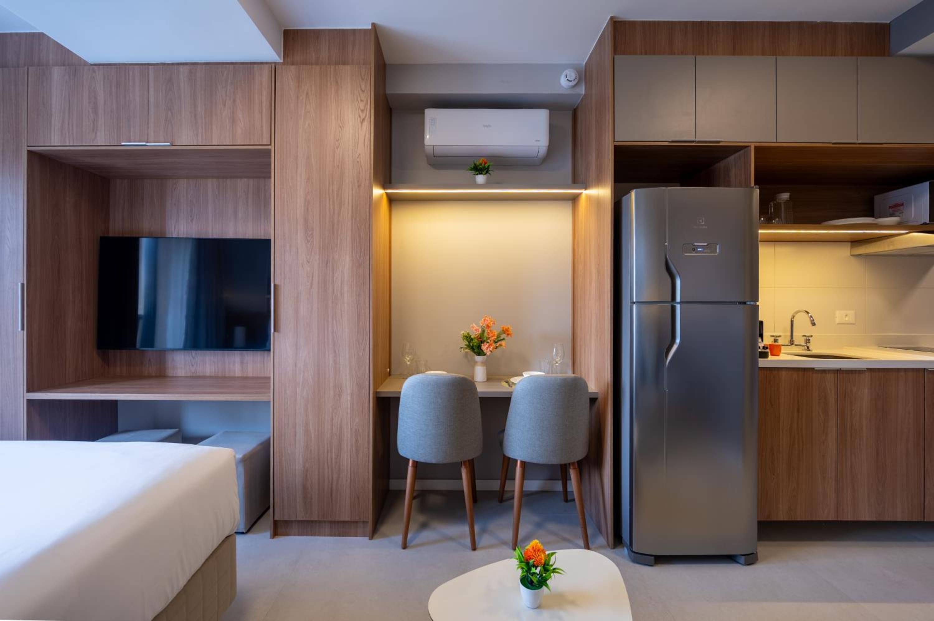 Upper West Perdizes by Xtay - Allianz Parque 500 m away: modern studio with kitchen and city view