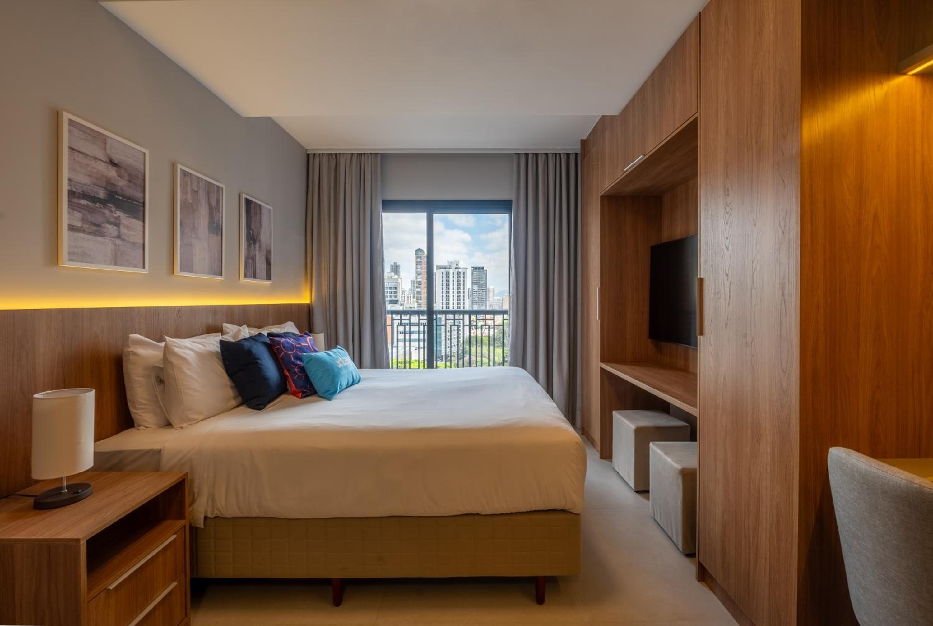 Upper West Perdizes by Xtay - Allianz Parque 500 m away: modern studio with kitchen and city view