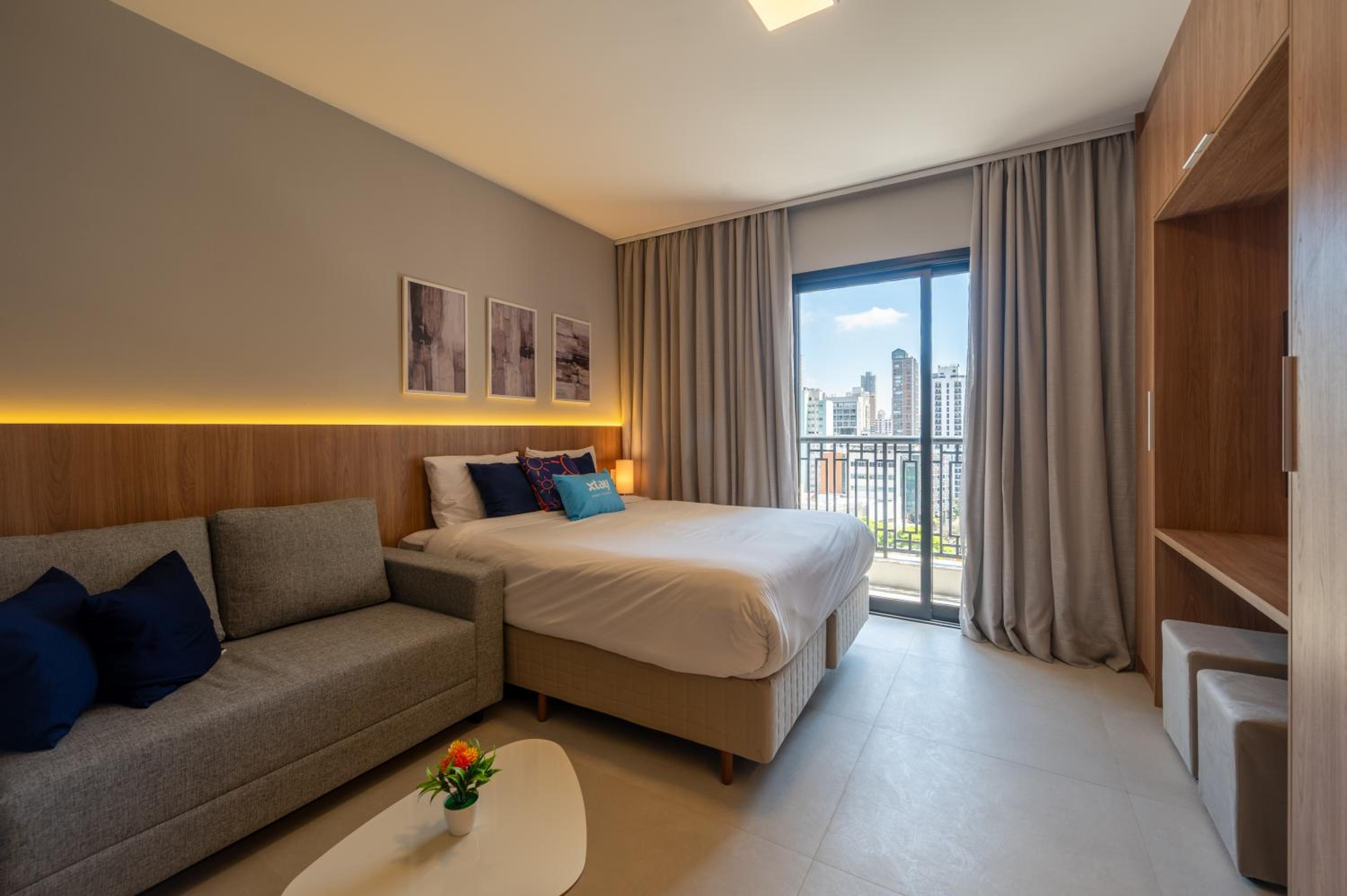 Upper West Perdizes by Xtay - Allianz Parque 500 m away: modern studio with kitchen and city view