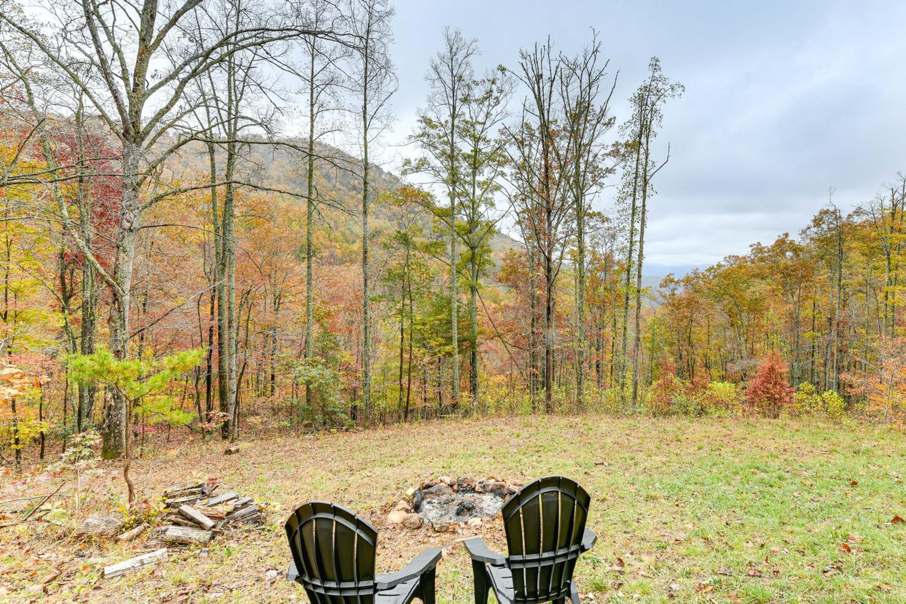 8 Mi to Dtwn Franklin Mtn-View Cabin with Fire Pit
