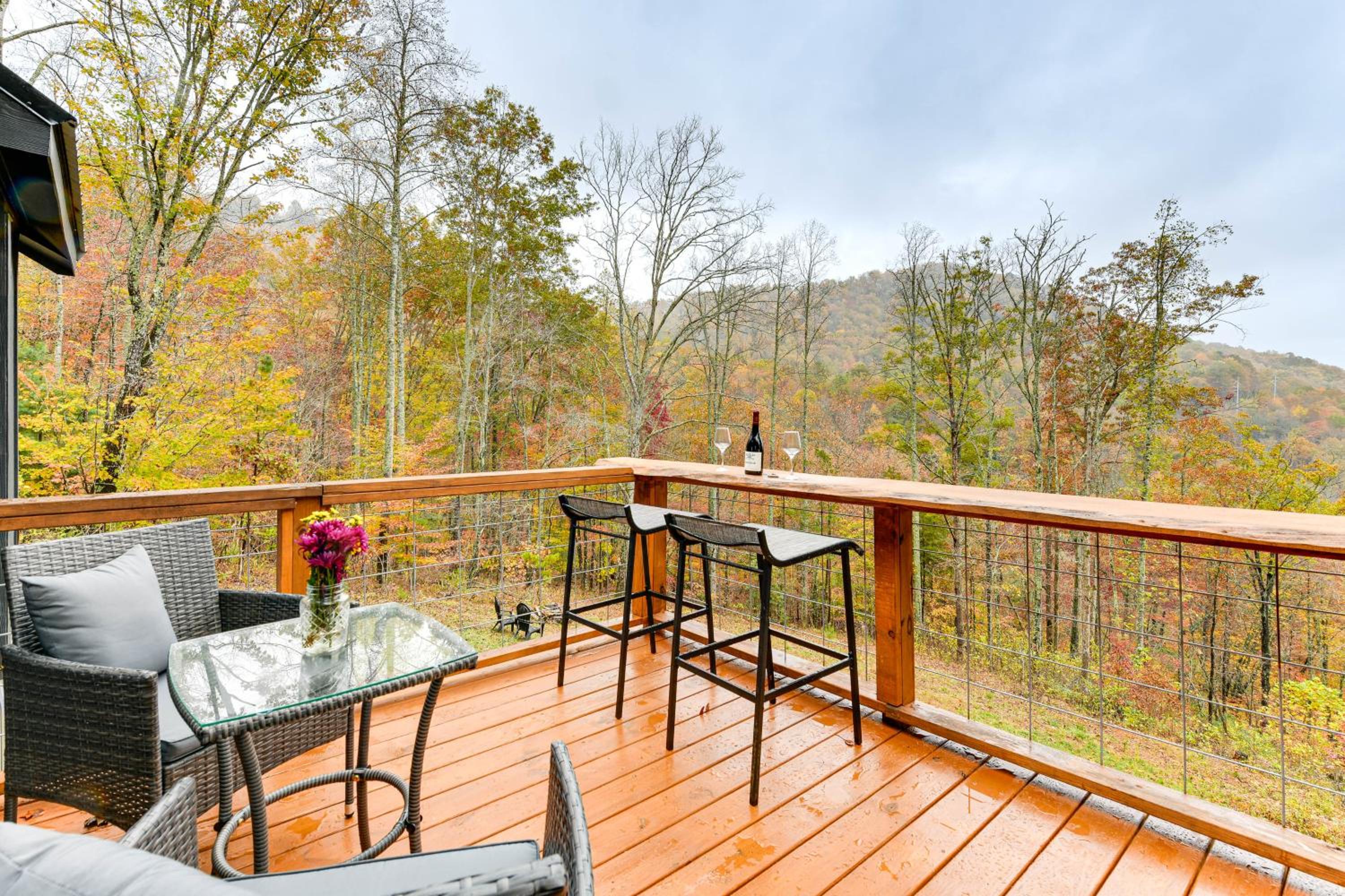 8 Mi to Dtwn Franklin Mtn-View Cabin with Fire Pit