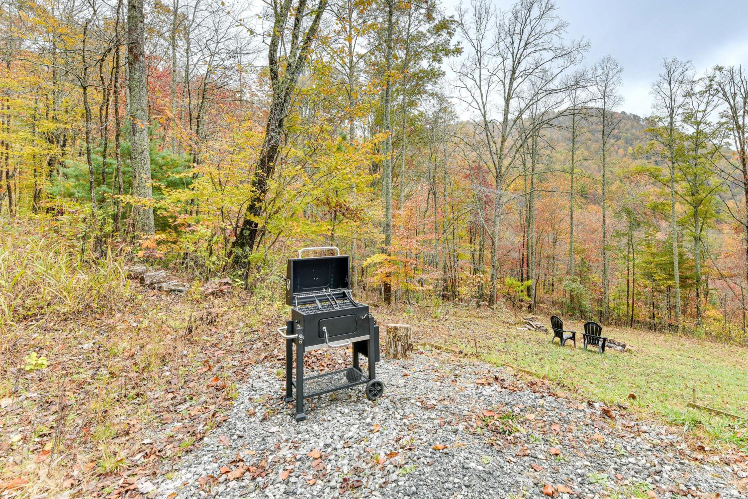 8 Mi to Dtwn Franklin Mtn-View Cabin with Fire Pit