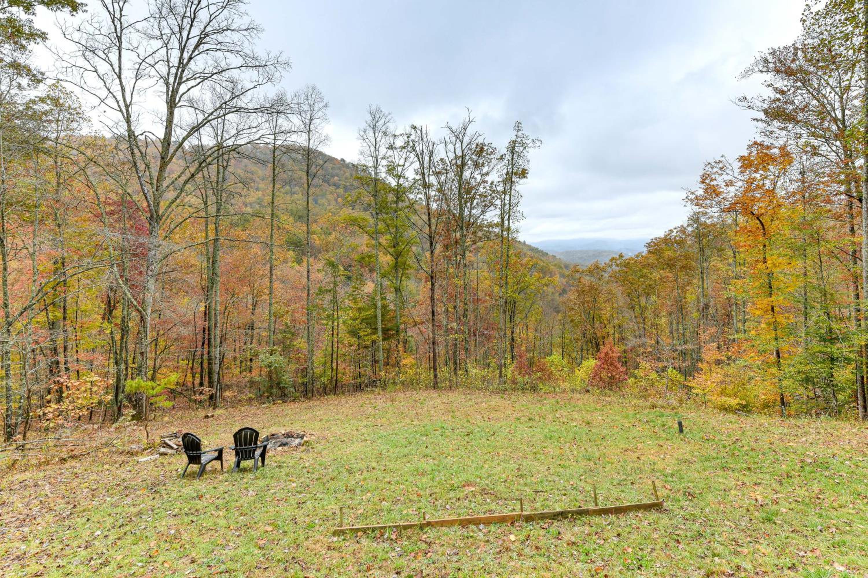 8 Mi to Dtwn Franklin Mtn-View Cabin with Fire Pit