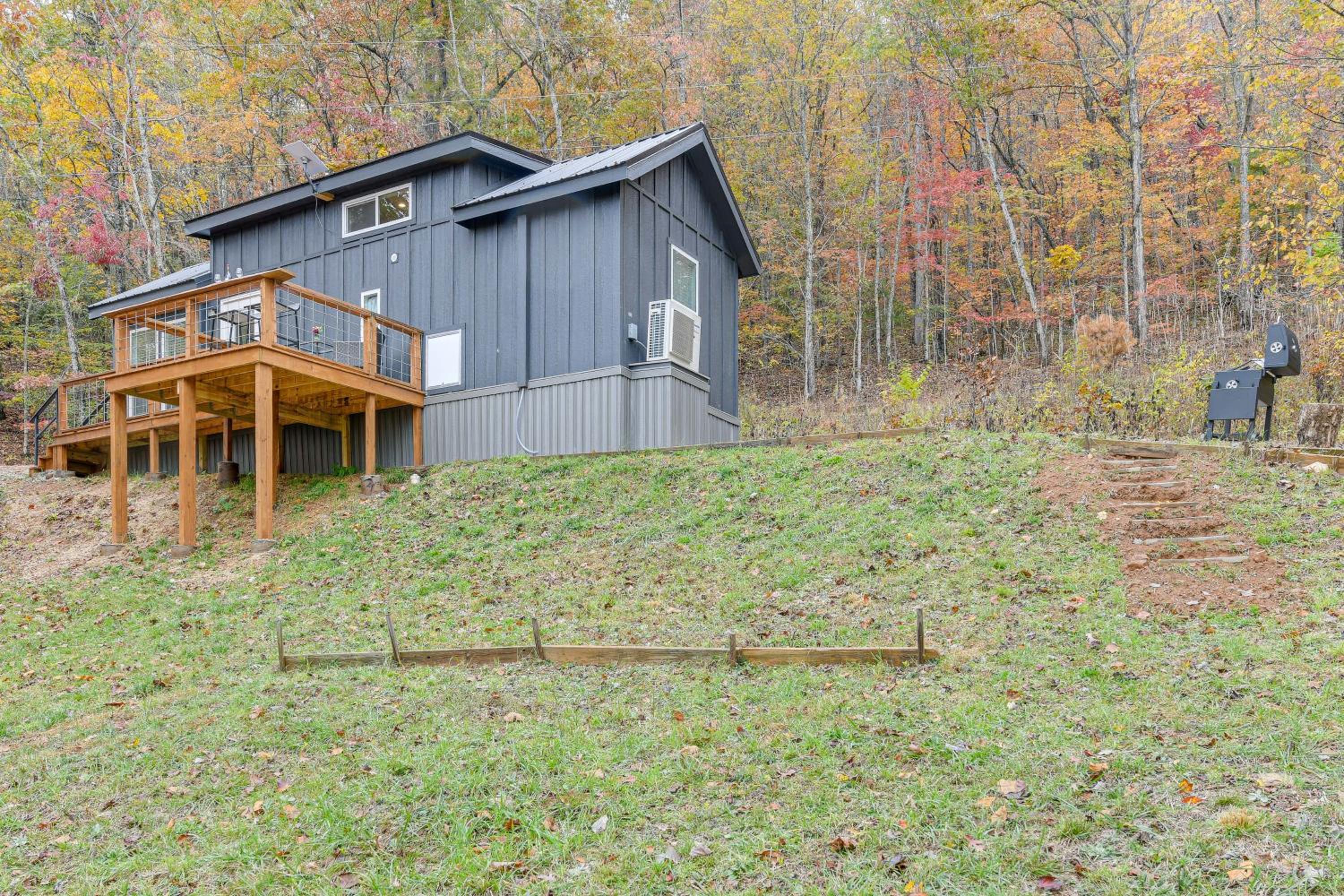 8 Mi to Dtwn Franklin Mtn-View Cabin with Fire Pit