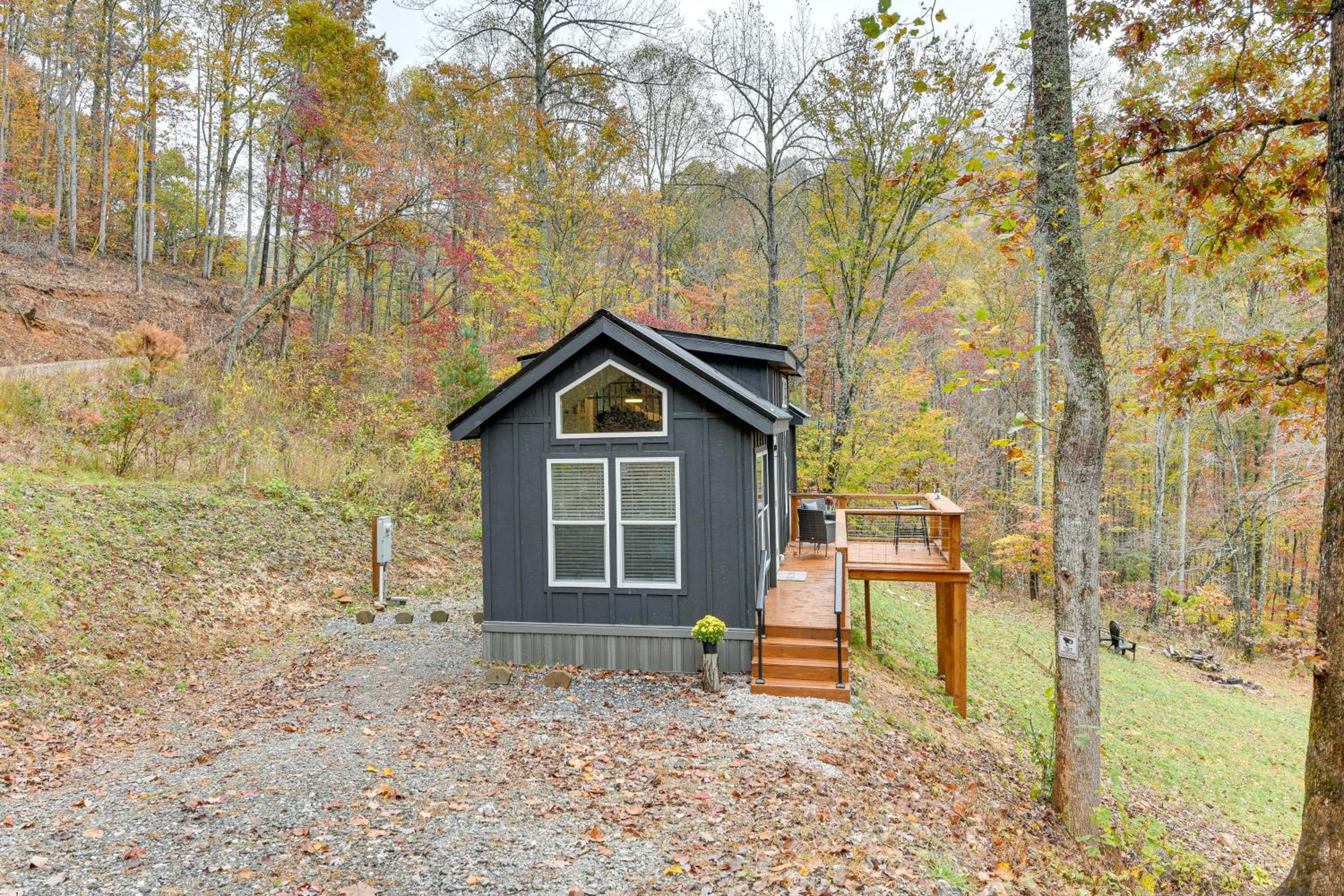 8 Mi to Dtwn Franklin Mtn-View Cabin with Fire Pit