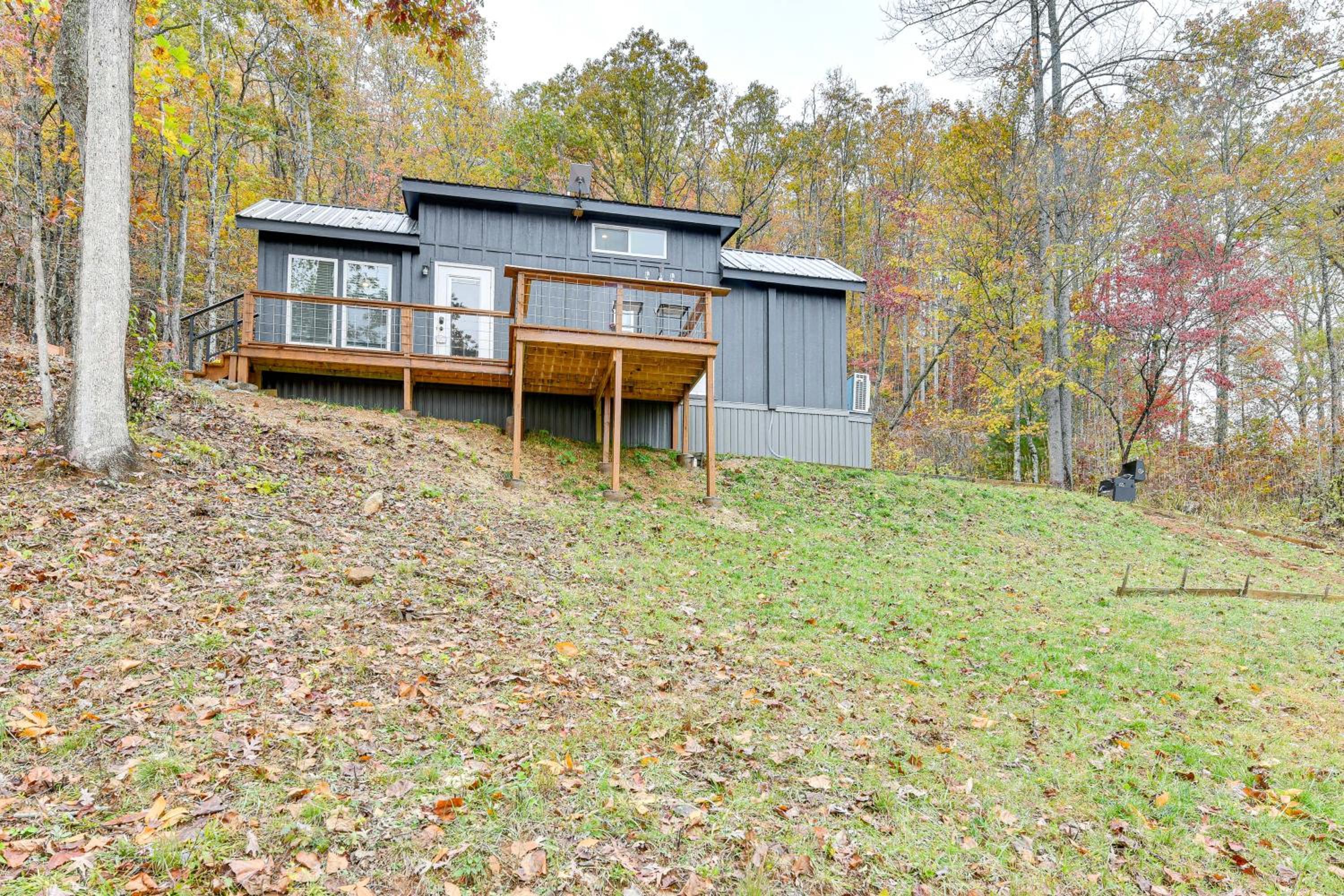 8 Mi to Dtwn Franklin Mtn-View Cabin with Fire Pit