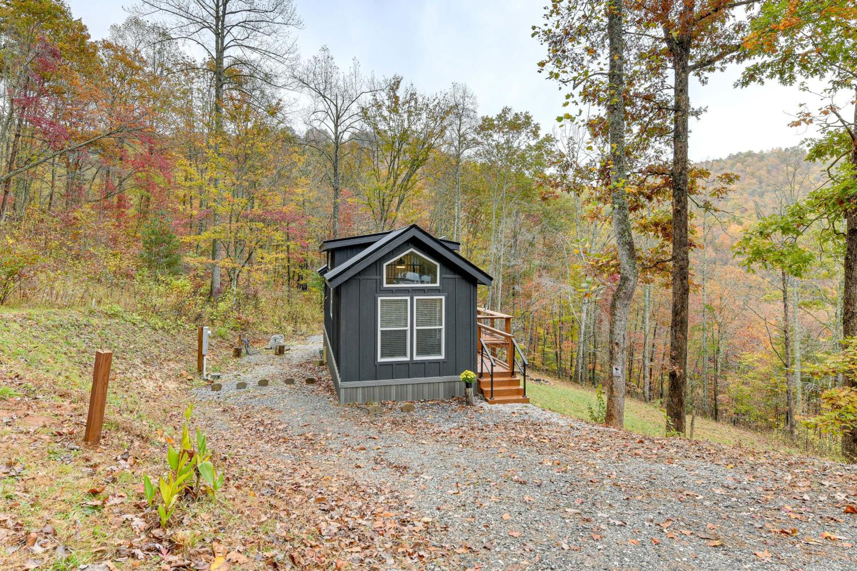 8 Mi to Dtwn Franklin Mtn-View Cabin with Fire Pit