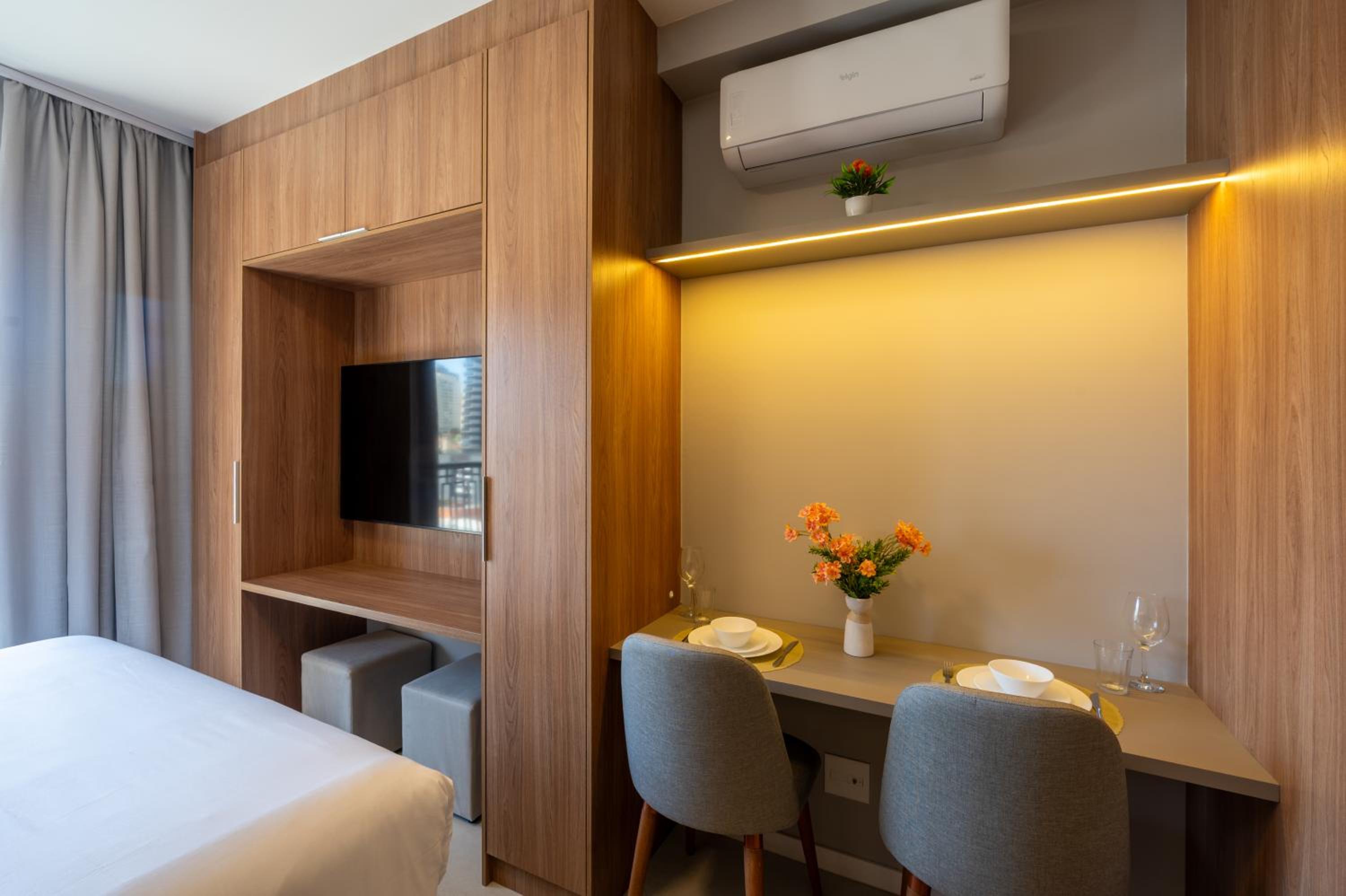 Upper West Perdizes by Xtay - Allianz Parque 500 m away: modern studio with kitchen and city view