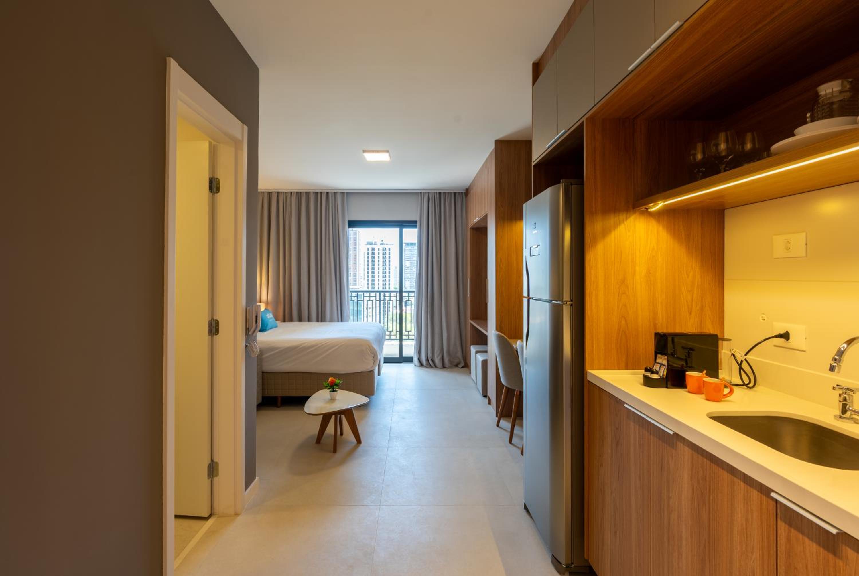 Upper West Perdizes by Xtay - Allianz Parque 500 m away: modern studio with kitchen and city view