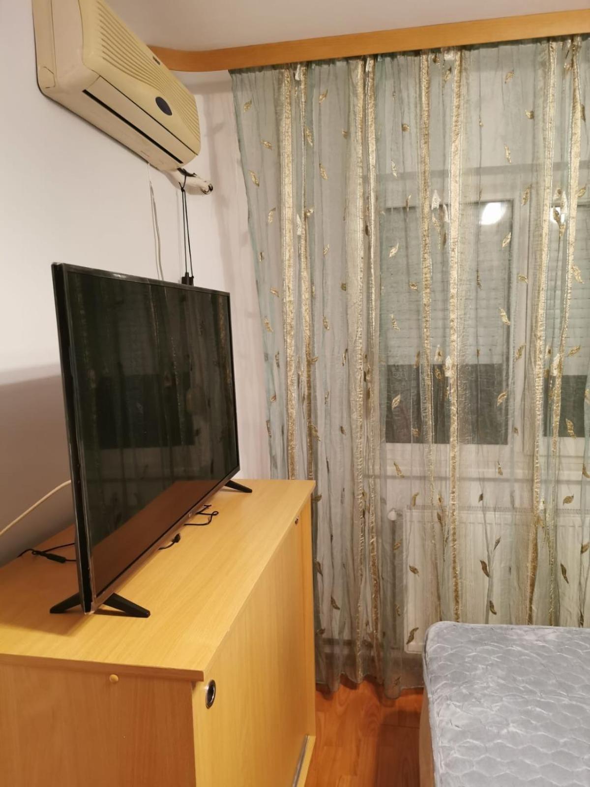 Charming Vintage Apartment 5 min to City Center Self Check-in