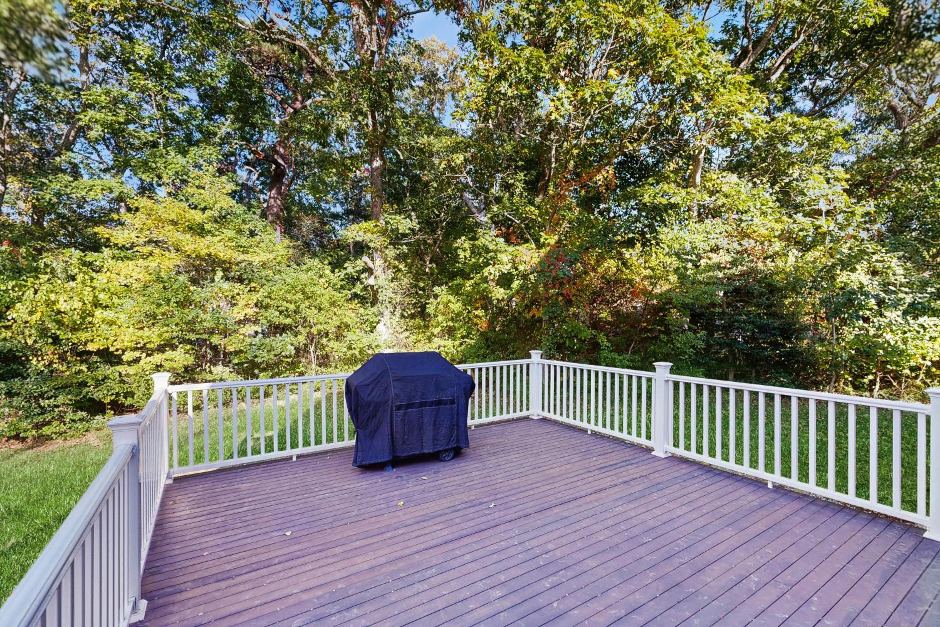 3BR House in Central Location with AC, Deck and Yard
