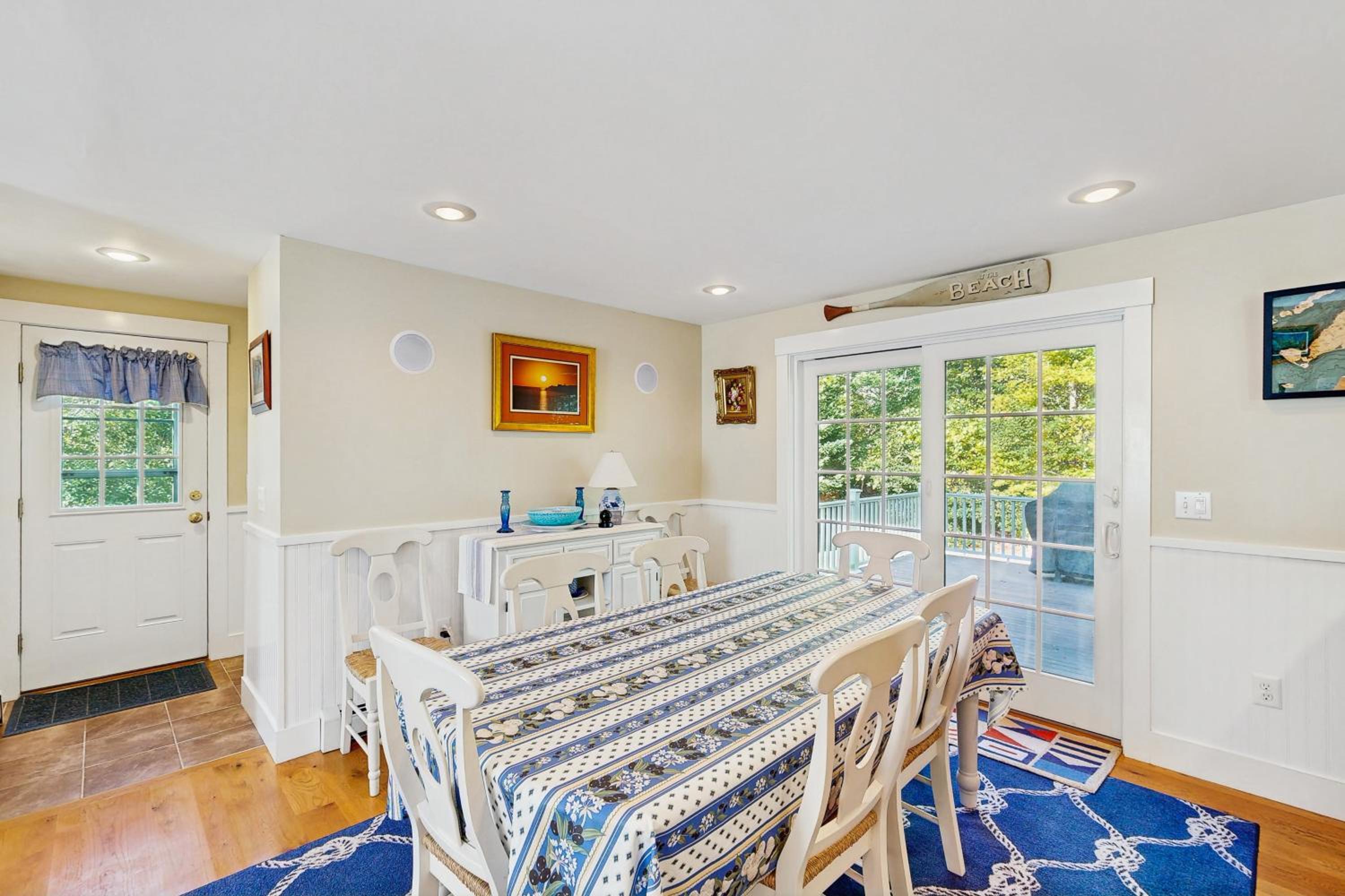 3BR House in Central Location with AC, Deck and Yard