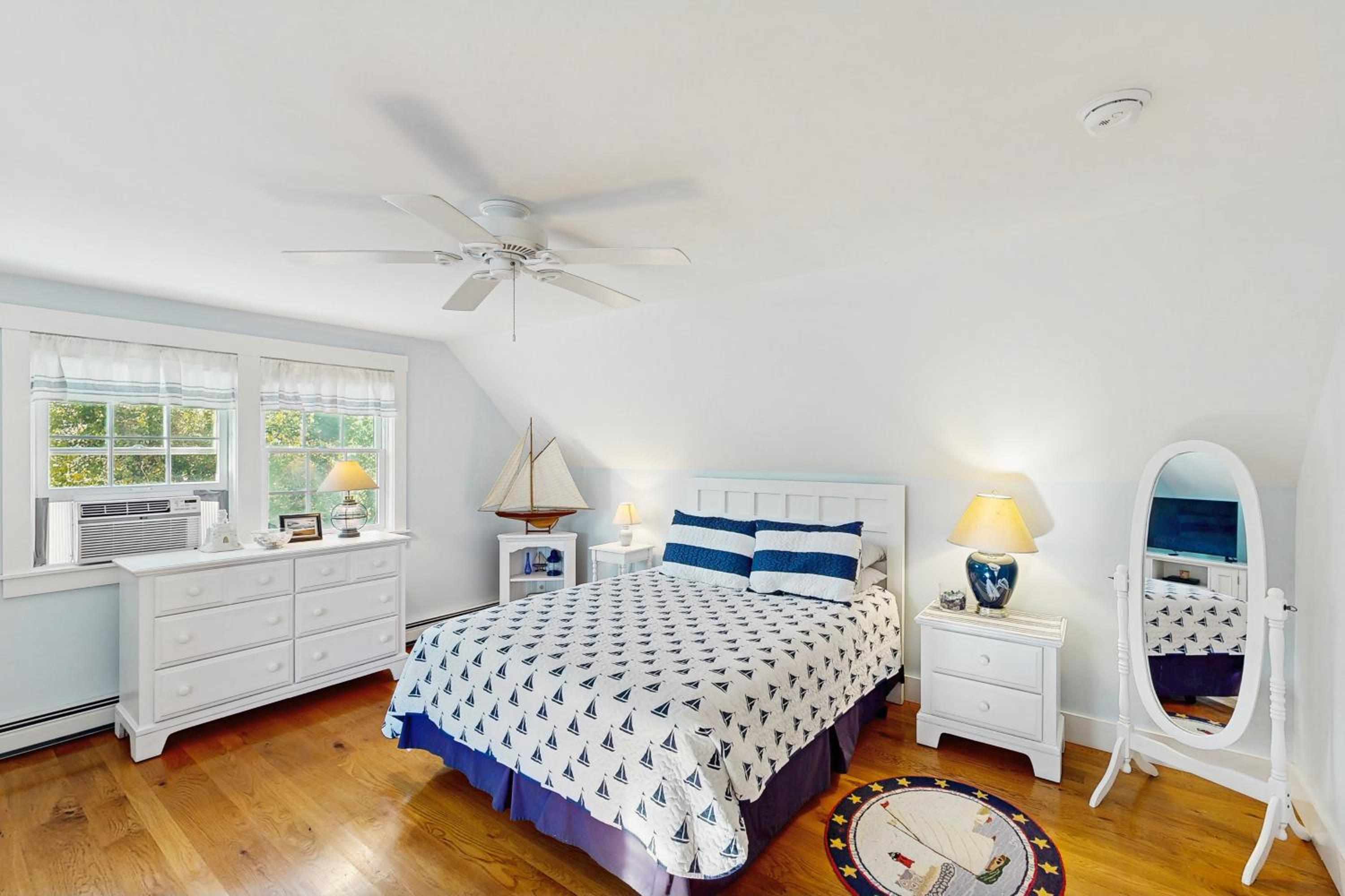 3BR House in Central Location with AC, Deck and Yard