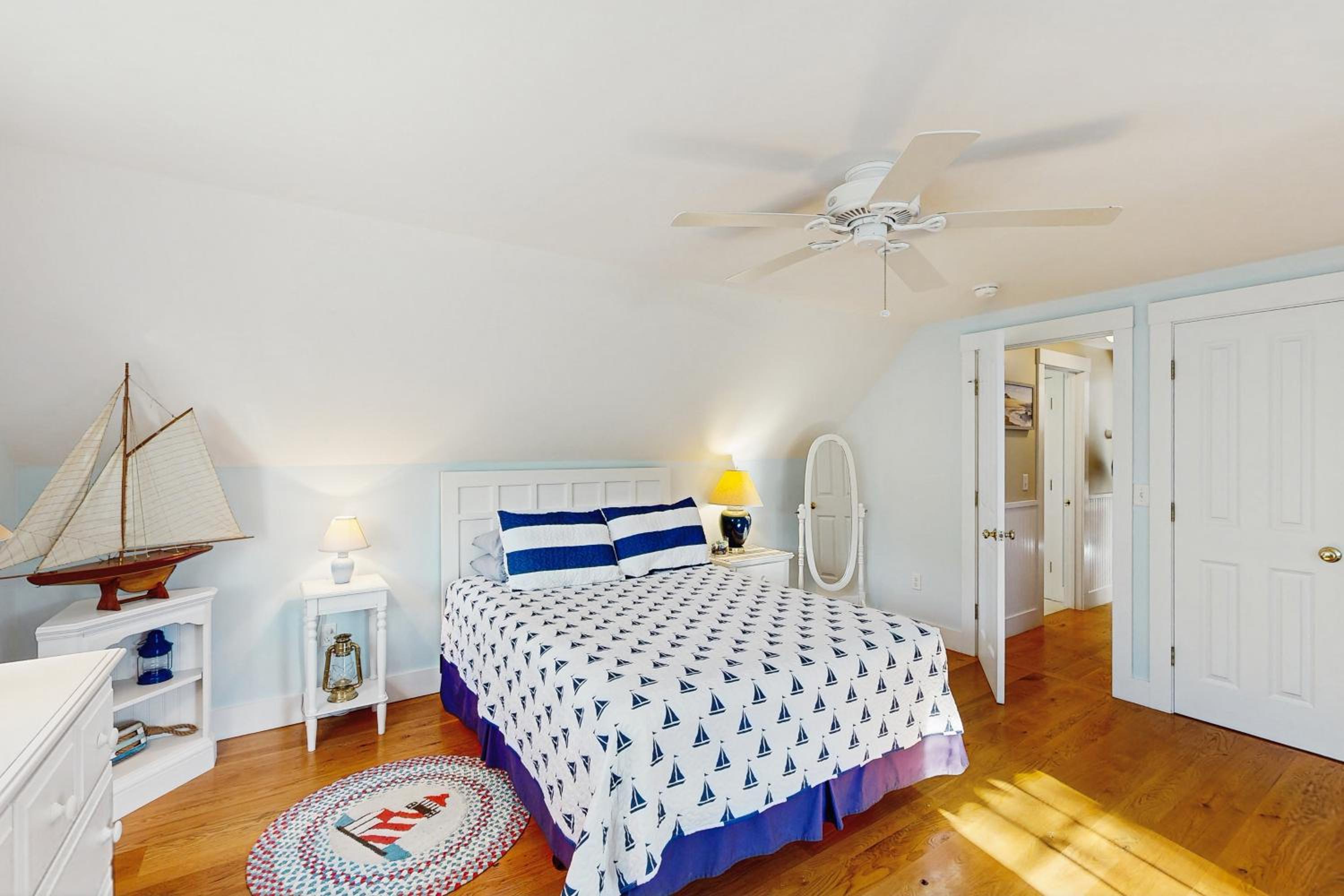 3BR House in Central Location with AC, Deck and Yard
