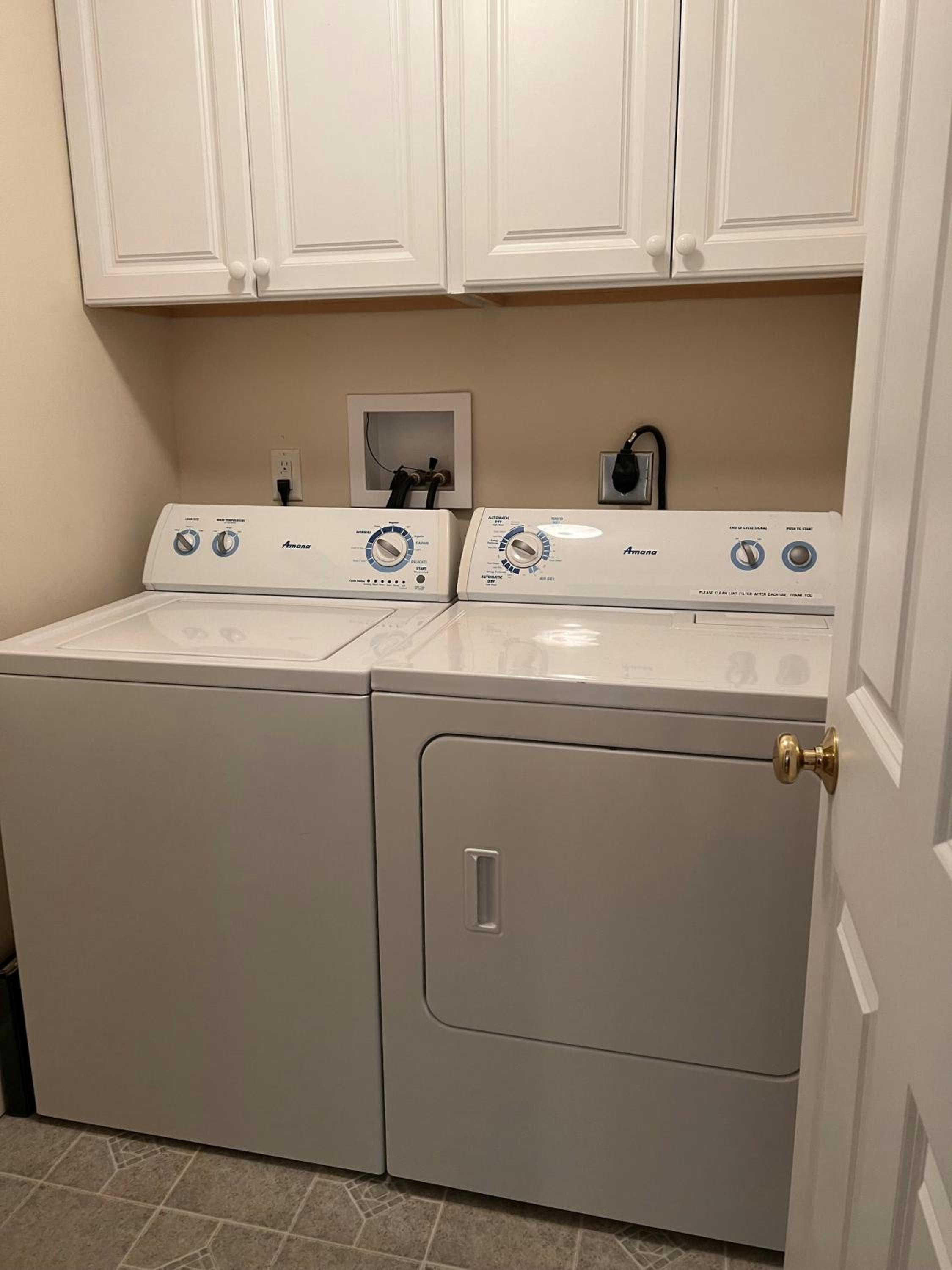 3BR House in Central Location with AC, Deck and Yard