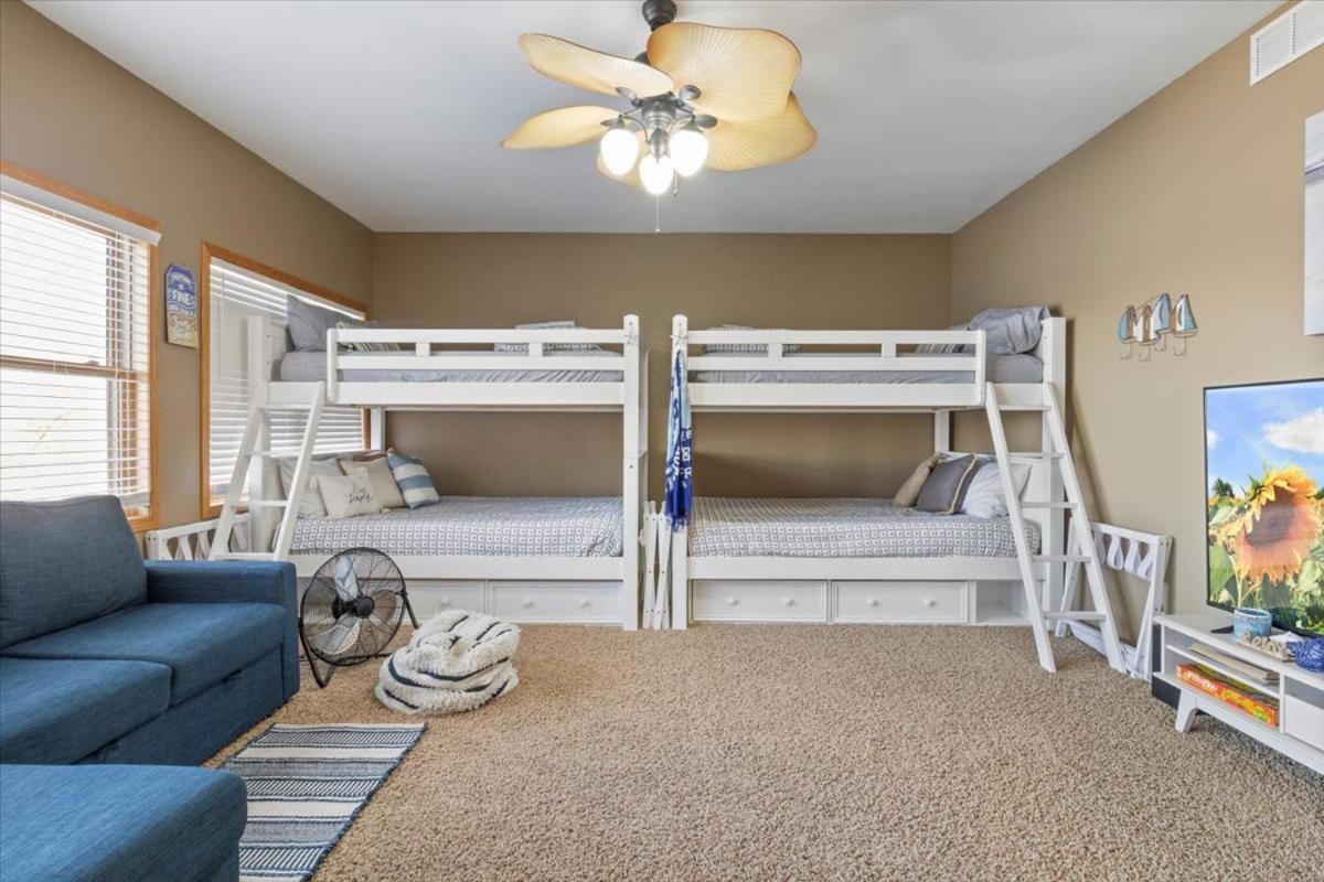 Lakefront Family Retreat w/ Views, Boat Slip