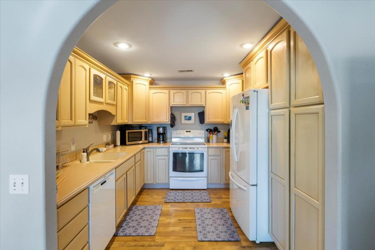 Lakefront Family Retreat w/ Views, Boat Slip