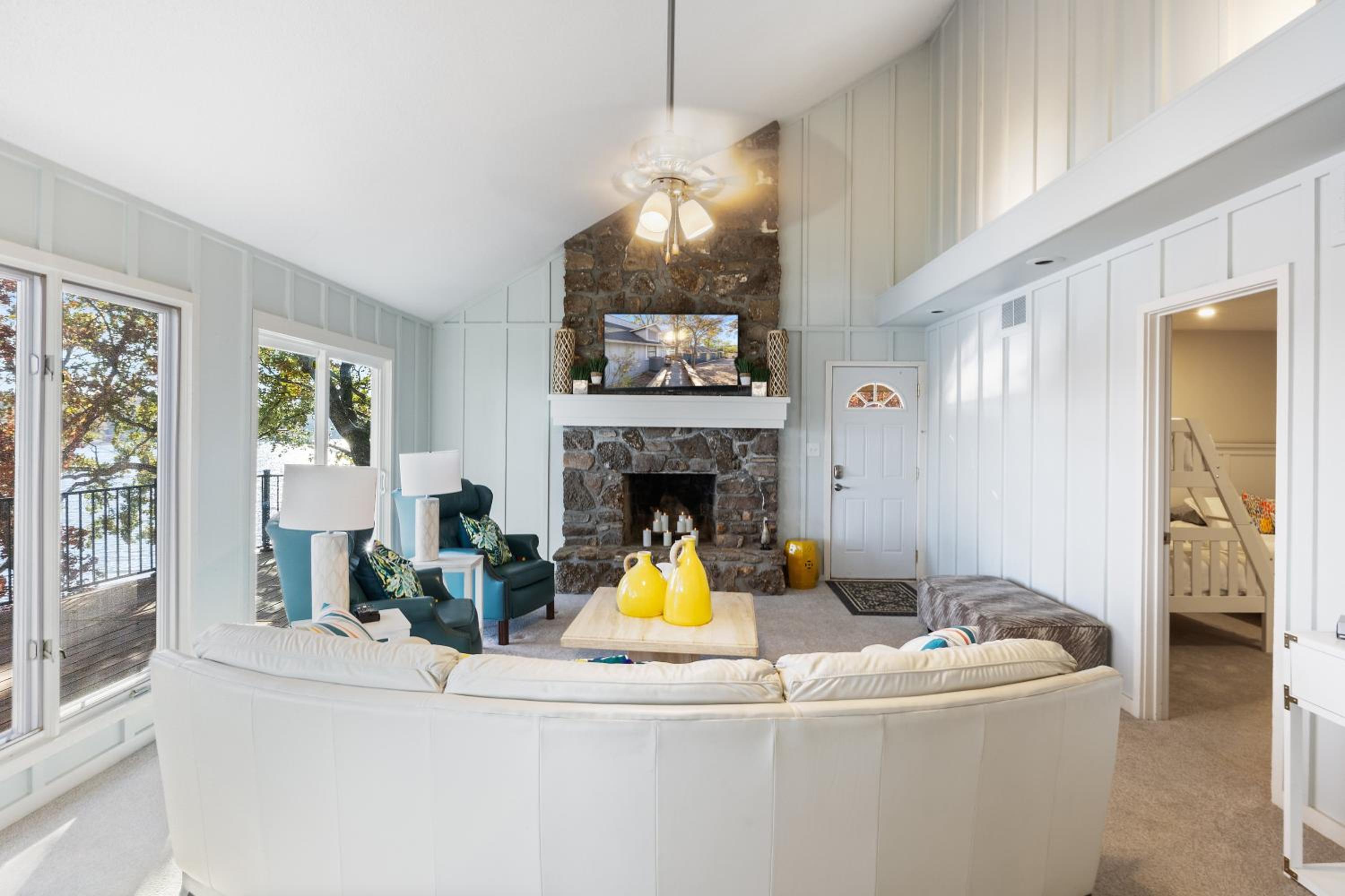 Firepit, Spacious Decks, Breathtaking Views
