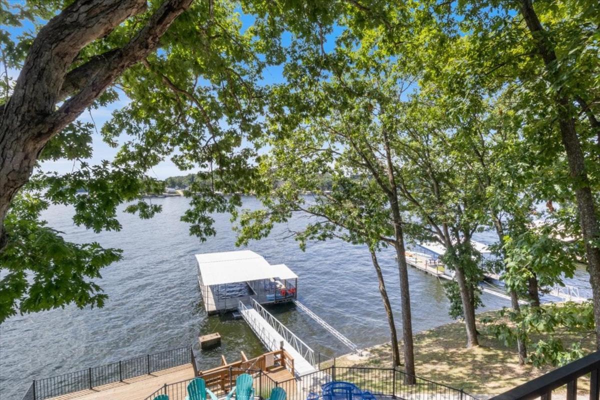 Firepit, Spacious Decks, Breathtaking Views