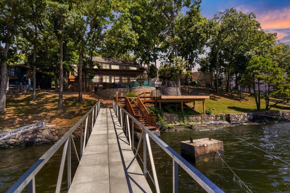 Firepit, Spacious Decks, Breathtaking Views