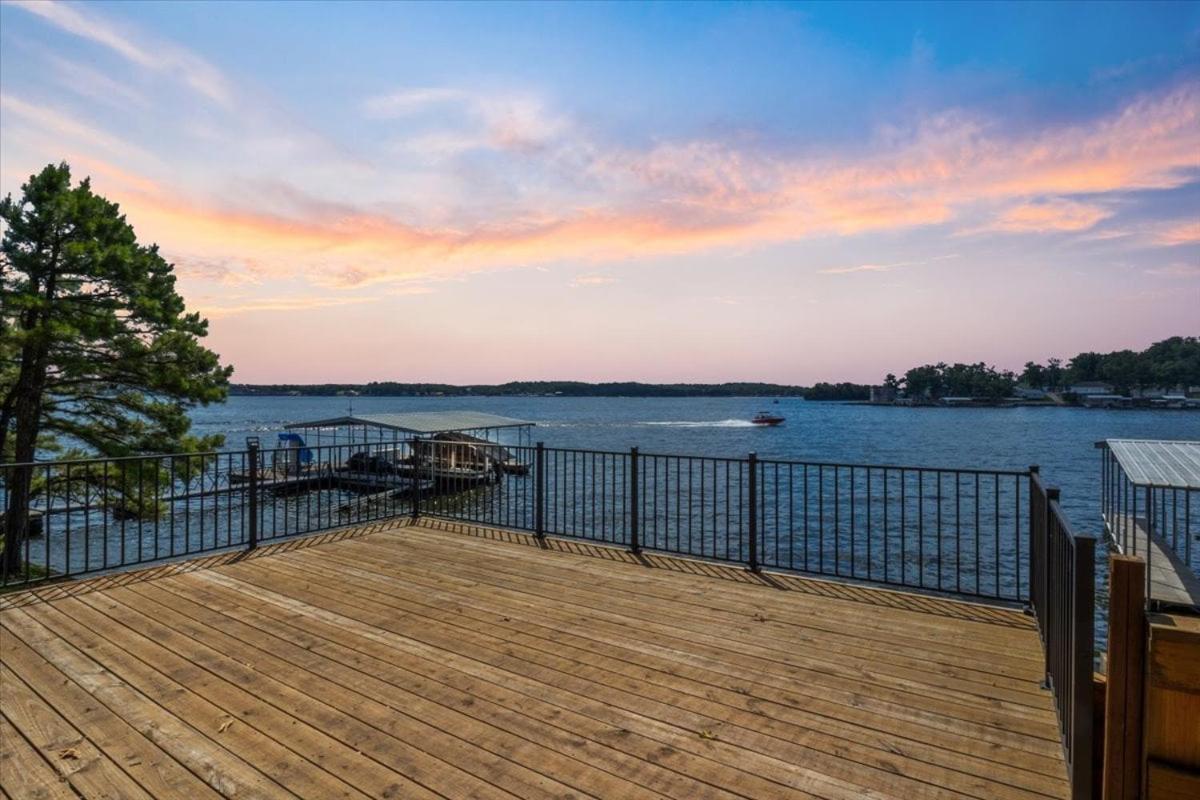 Firepit, Spacious Decks, Breathtaking Views