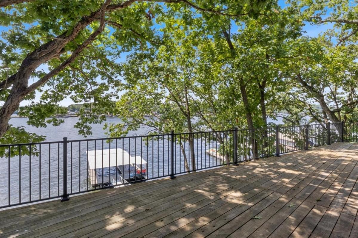 Firepit, Spacious Decks, Breathtaking Views