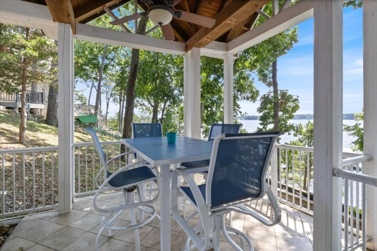 Firepit, Spacious Decks, Breathtaking Views
