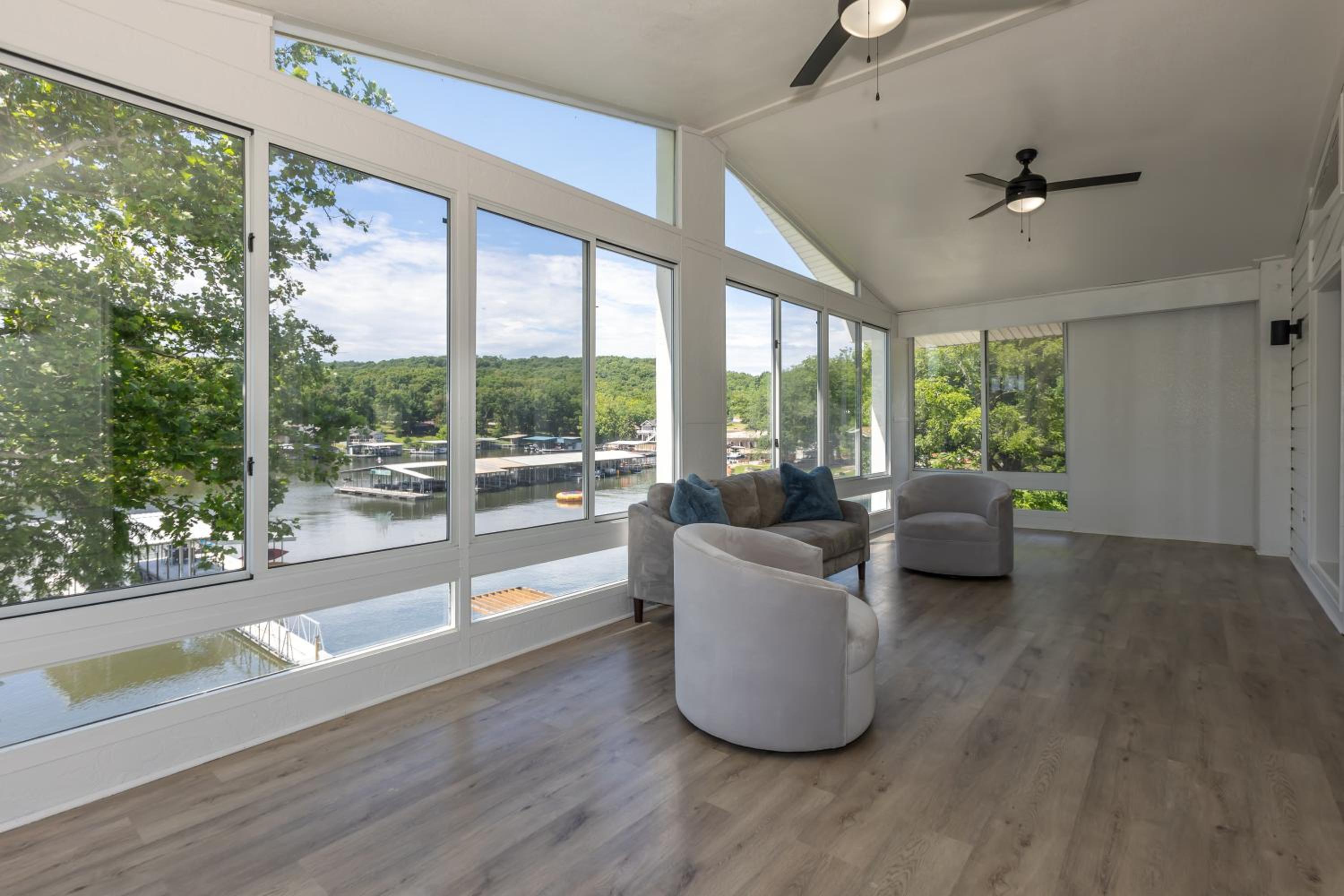 Great Location & Lake Views, Boat Slip