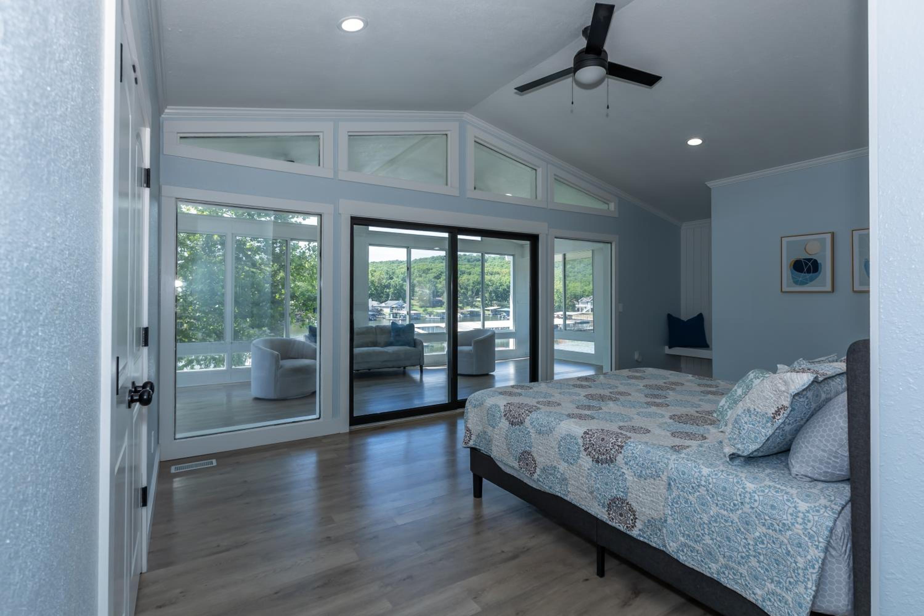 Great Location & Lake Views, Boat Slip