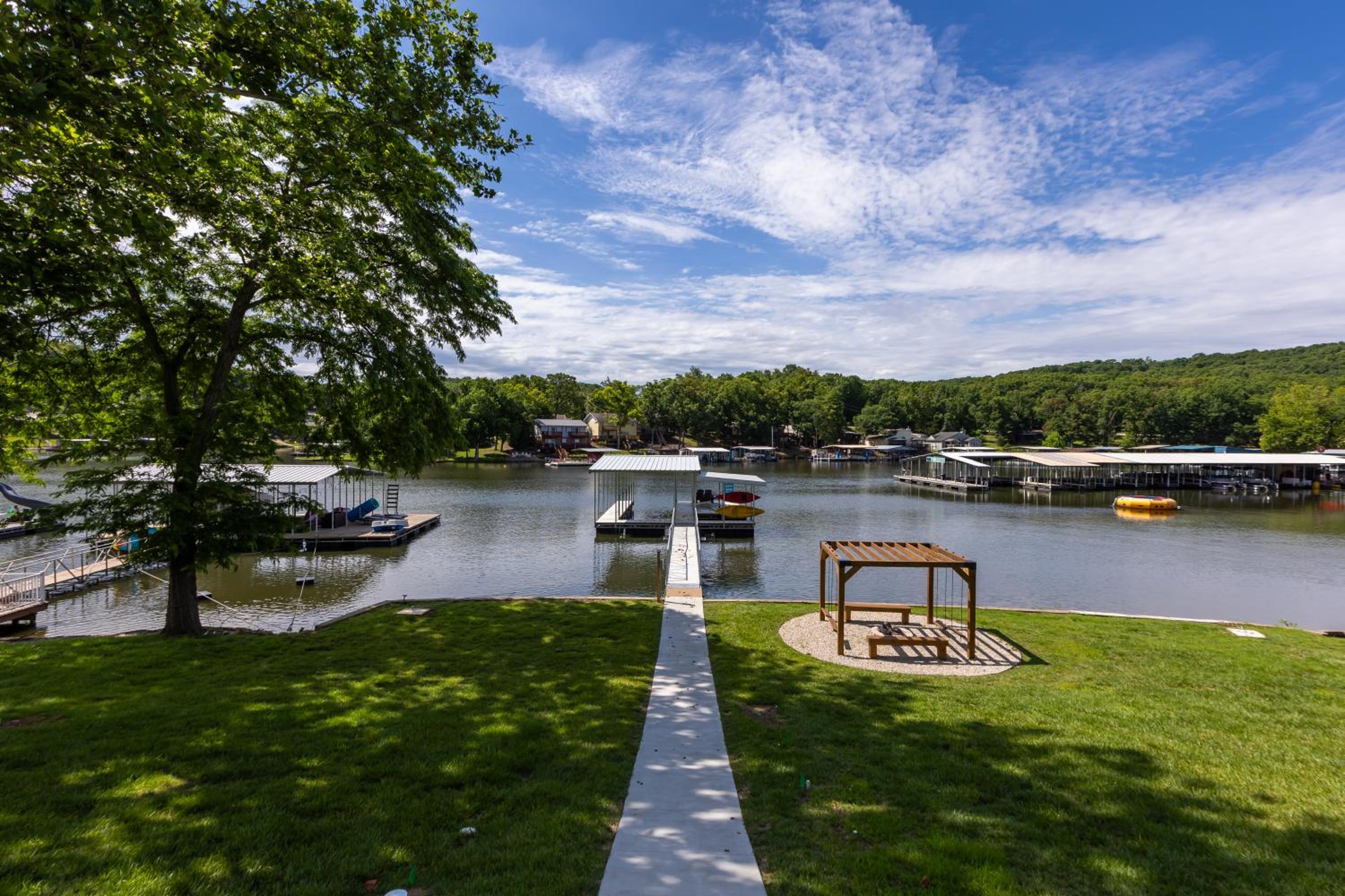 Great Location & Lake Views, Boat Slip