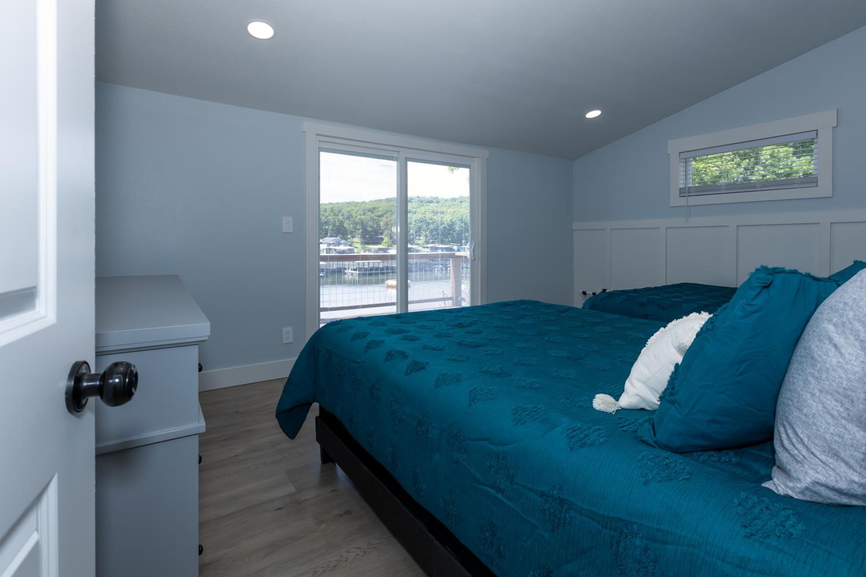 Great Location & Lake Views, Boat Slip
