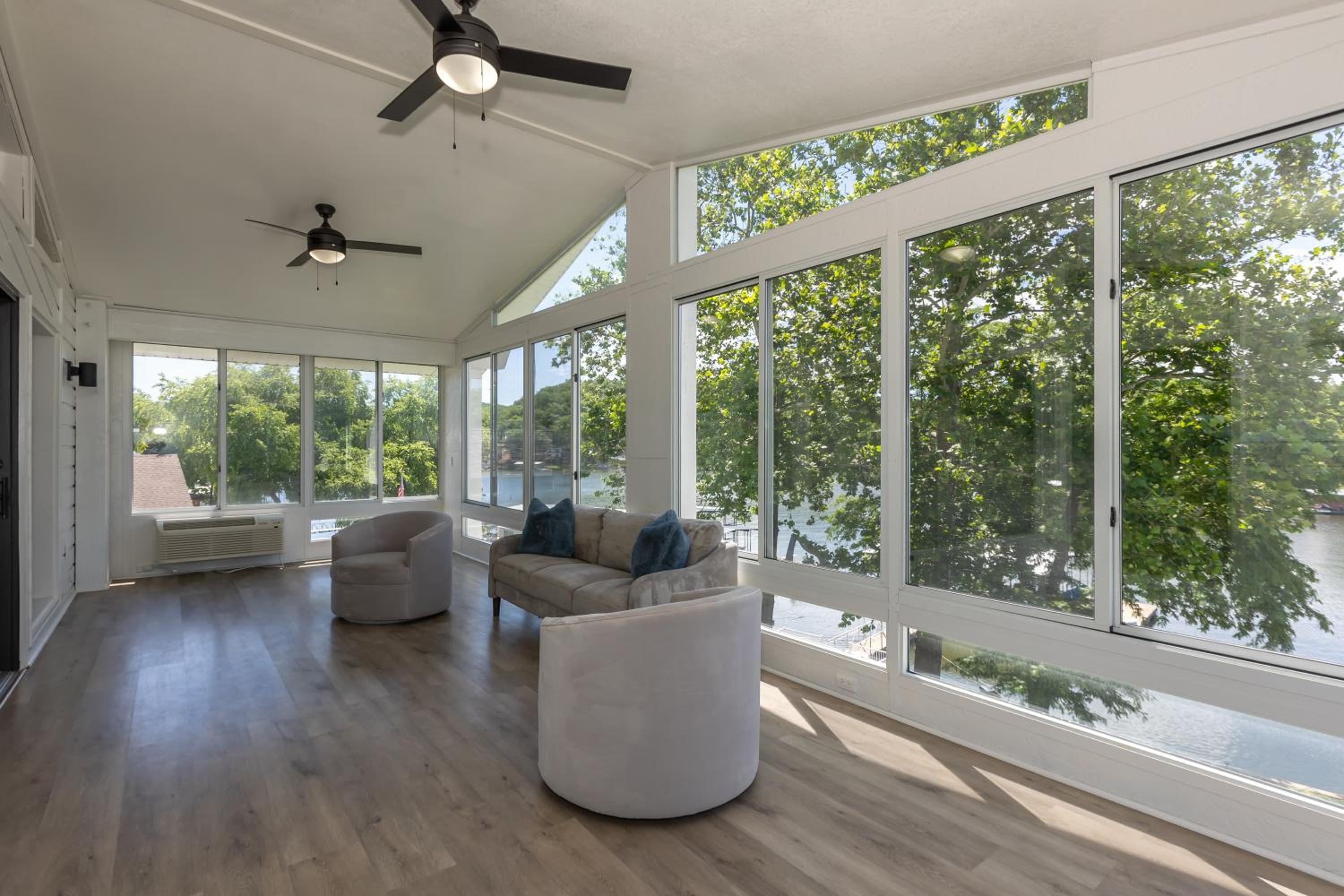 Great Location & Lake Views, Boat Slip
