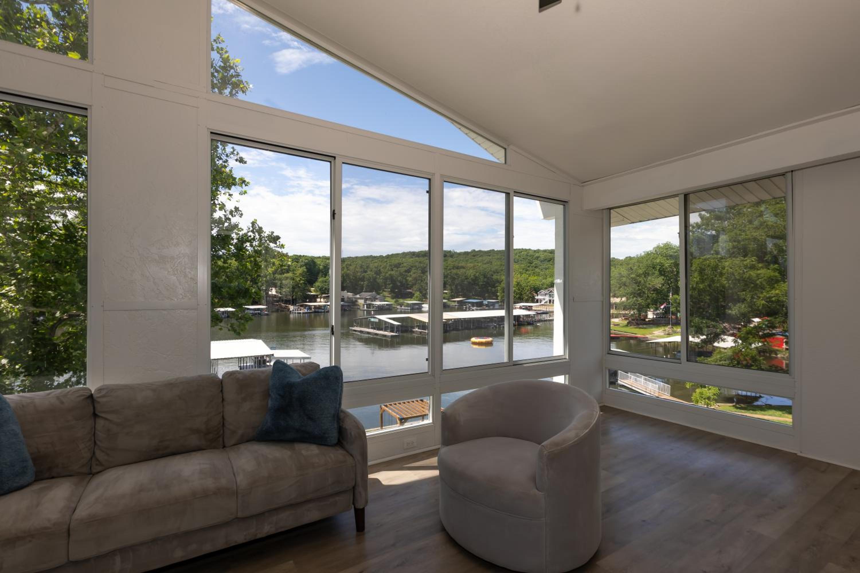 Great Location & Lake Views, Boat Slip