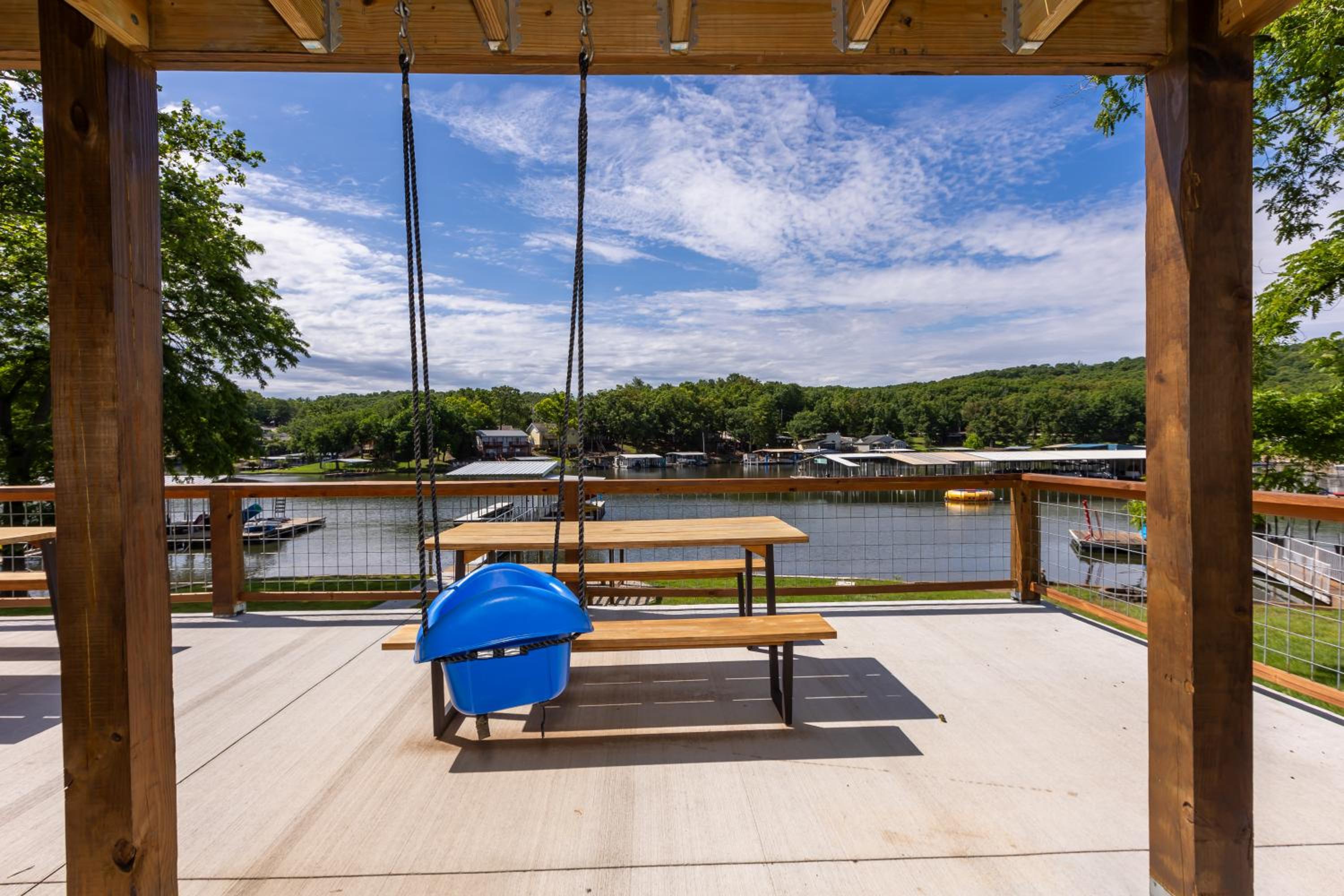 Great Location & Lake Views, Boat Slip