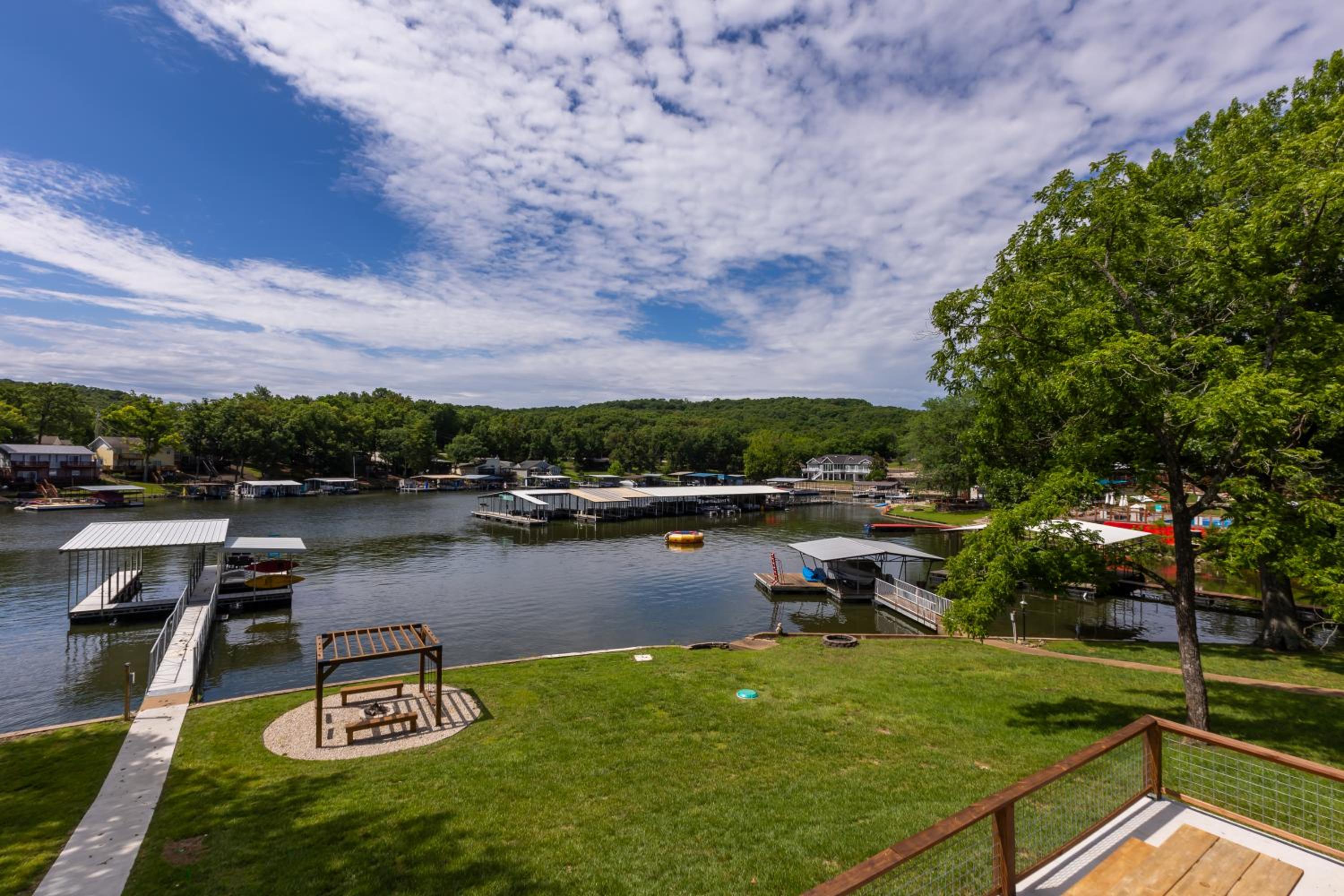 Great Location & Lake Views, Boat Slip