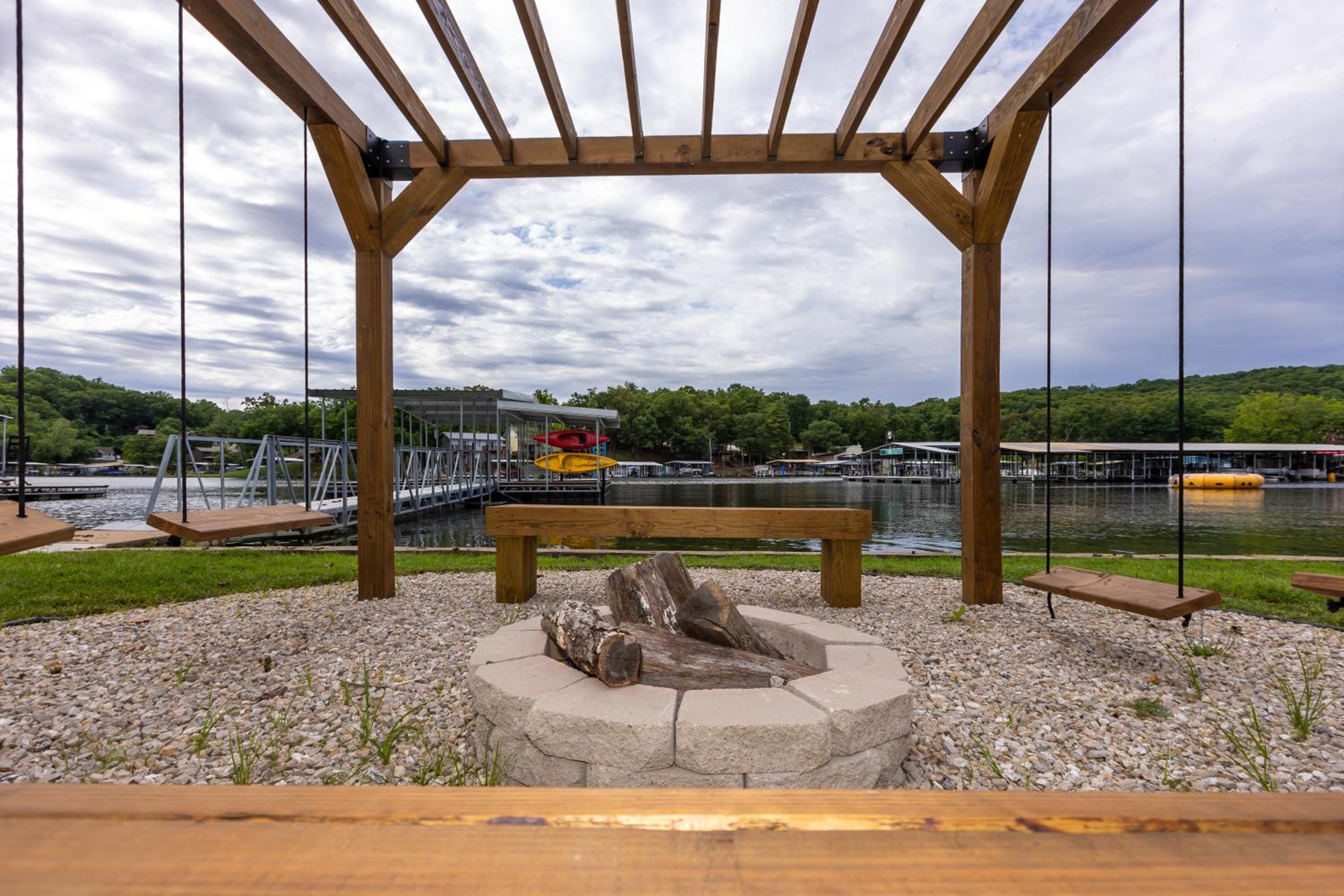 Great Location & Lake Views, Boat Slip