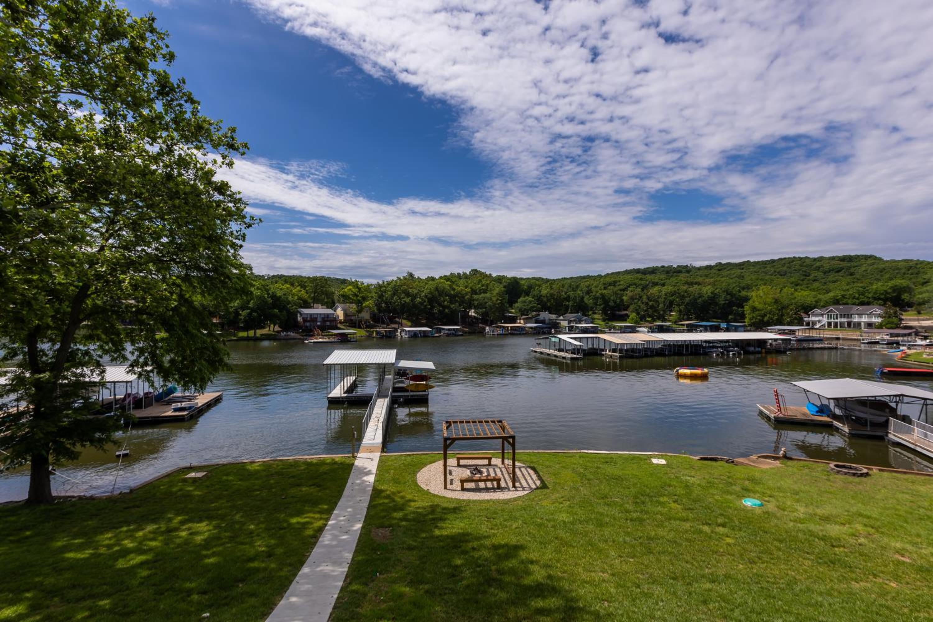 Great Location & Lake Views, Boat Slip